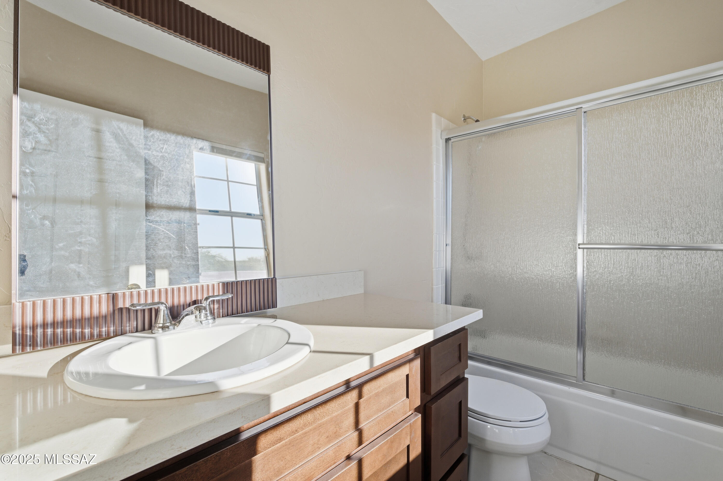 Tucson, Arizona, 85712, United States, 4 Bedrooms Bedrooms, ,3 BathroomsBathrooms,Residential,For Sale,1989179