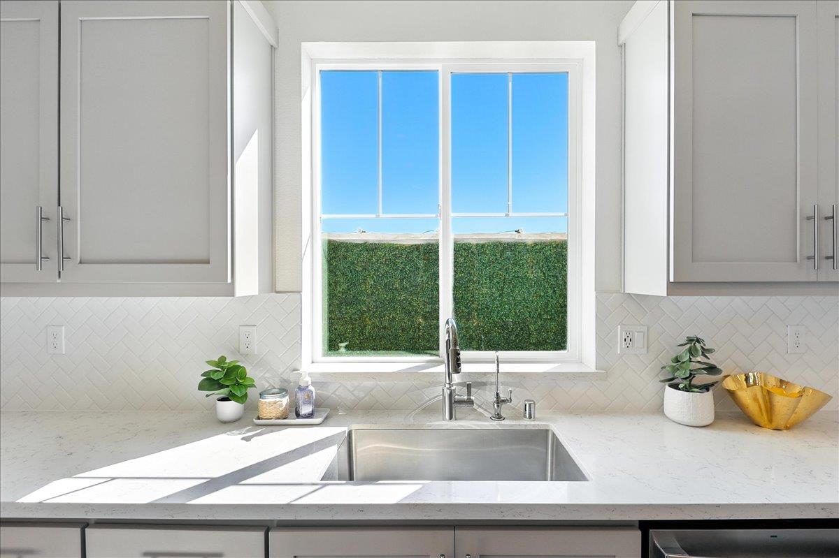 Newark, California, 94560, United States, 4 Bedrooms Bedrooms, ,4 BathroomsBathrooms,Residential,For Sale,1926207