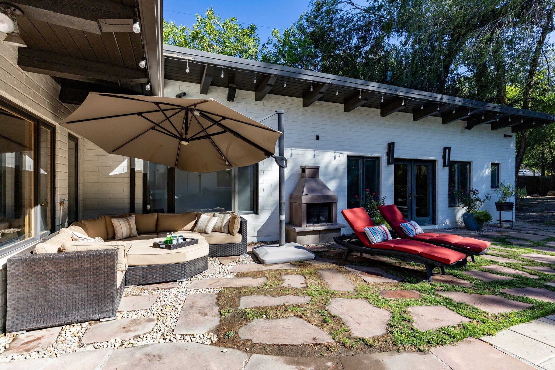  Mid Century Modern Home on a 1/2 Acre Lot - 物件實景
