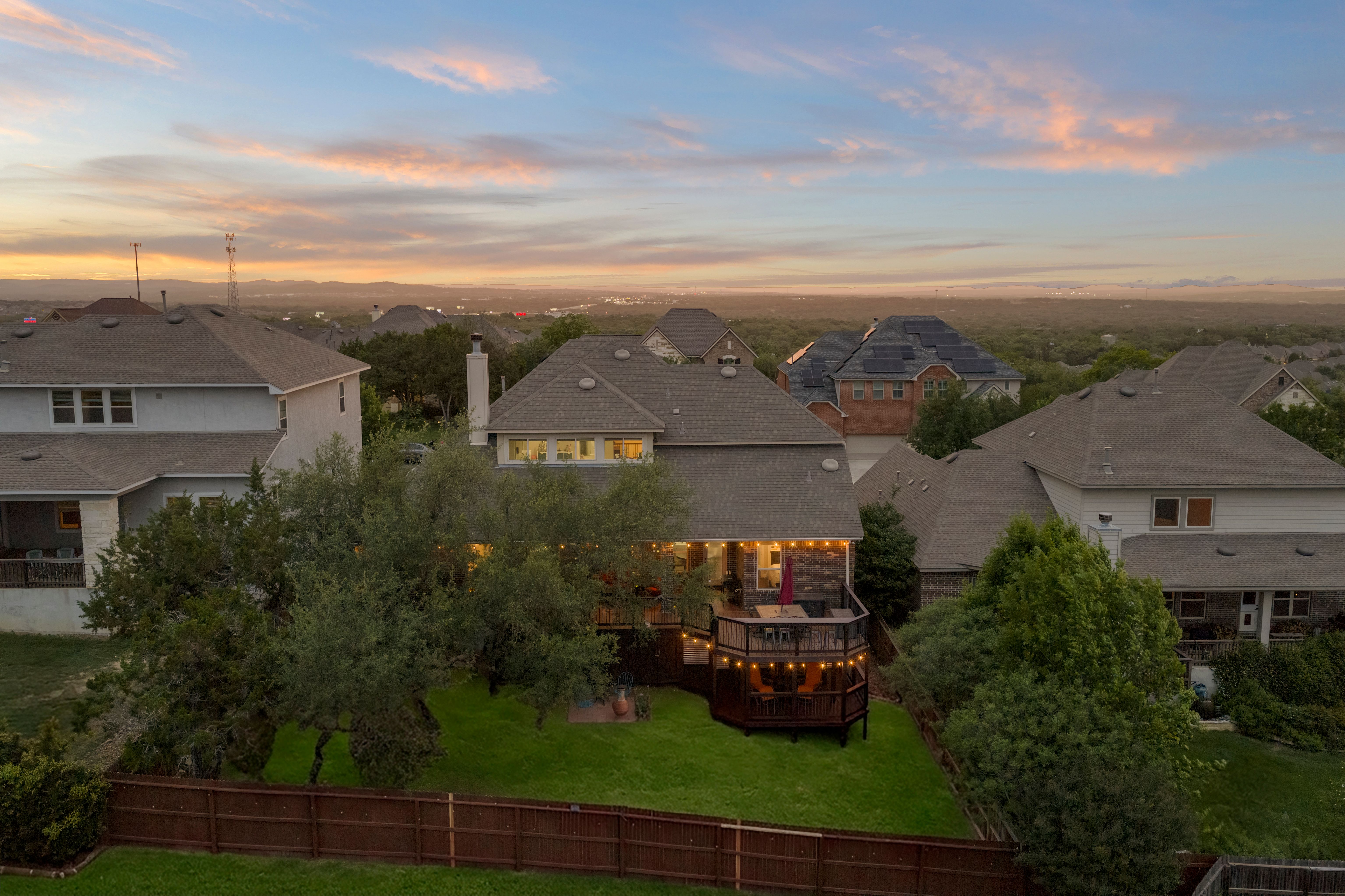  Thoughtfully Designed with Exceptional Floor Plan - 物件實景