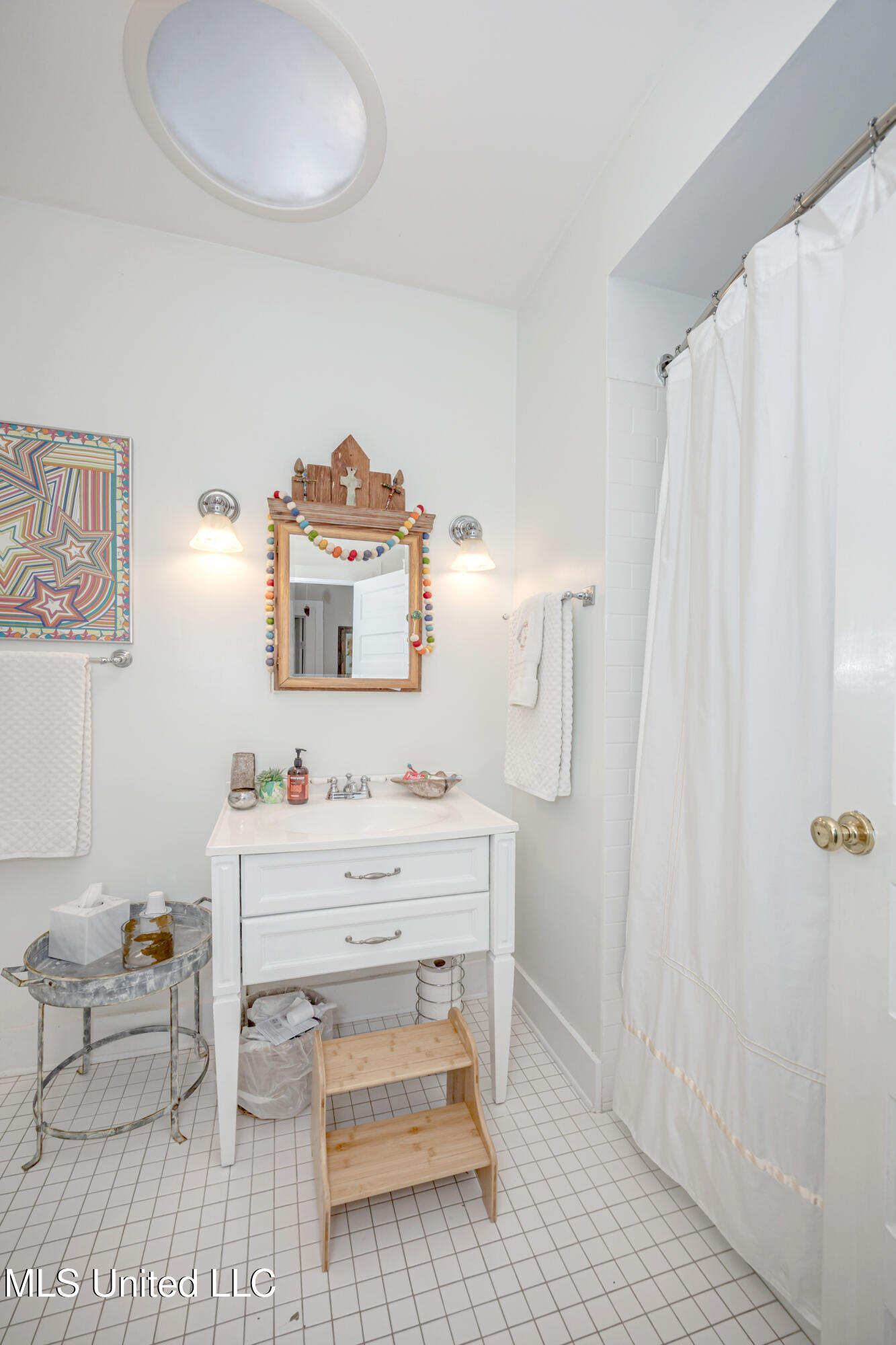 Ocean Springs, Mississippi, 39564, United States, 3 Bedrooms Bedrooms, ,2 BathroomsBathrooms,Residential,For Sale,1847227