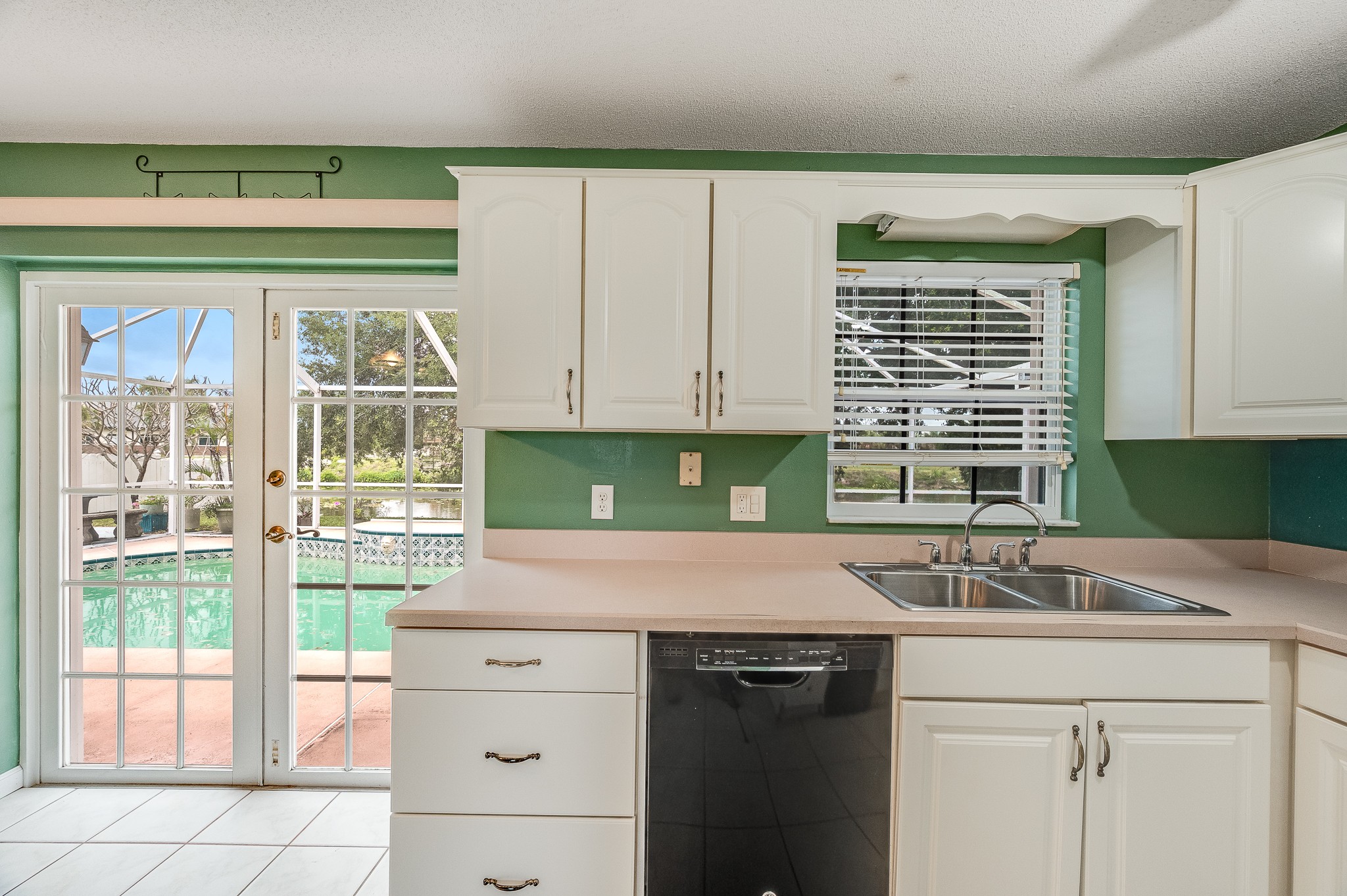  586 Louvre Drive, Melbourne, FL, 32935 - 物件實景