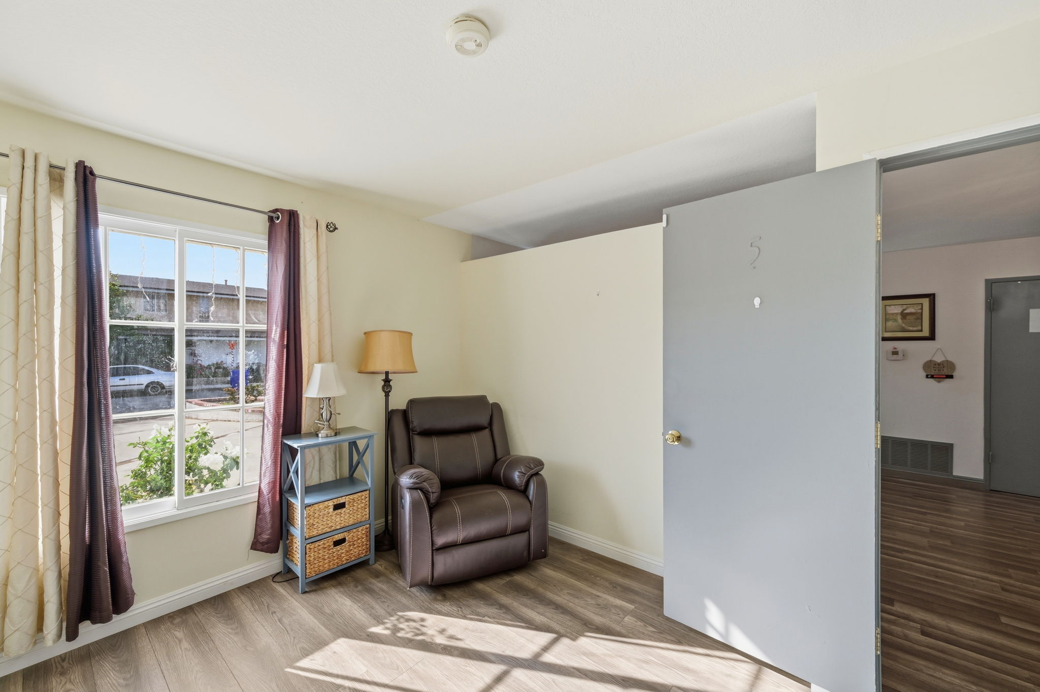 Saugus, California, 91350, United States, 4 Bedrooms Bedrooms, ,2 BathroomsBathrooms,Residential,For Sale,1988105