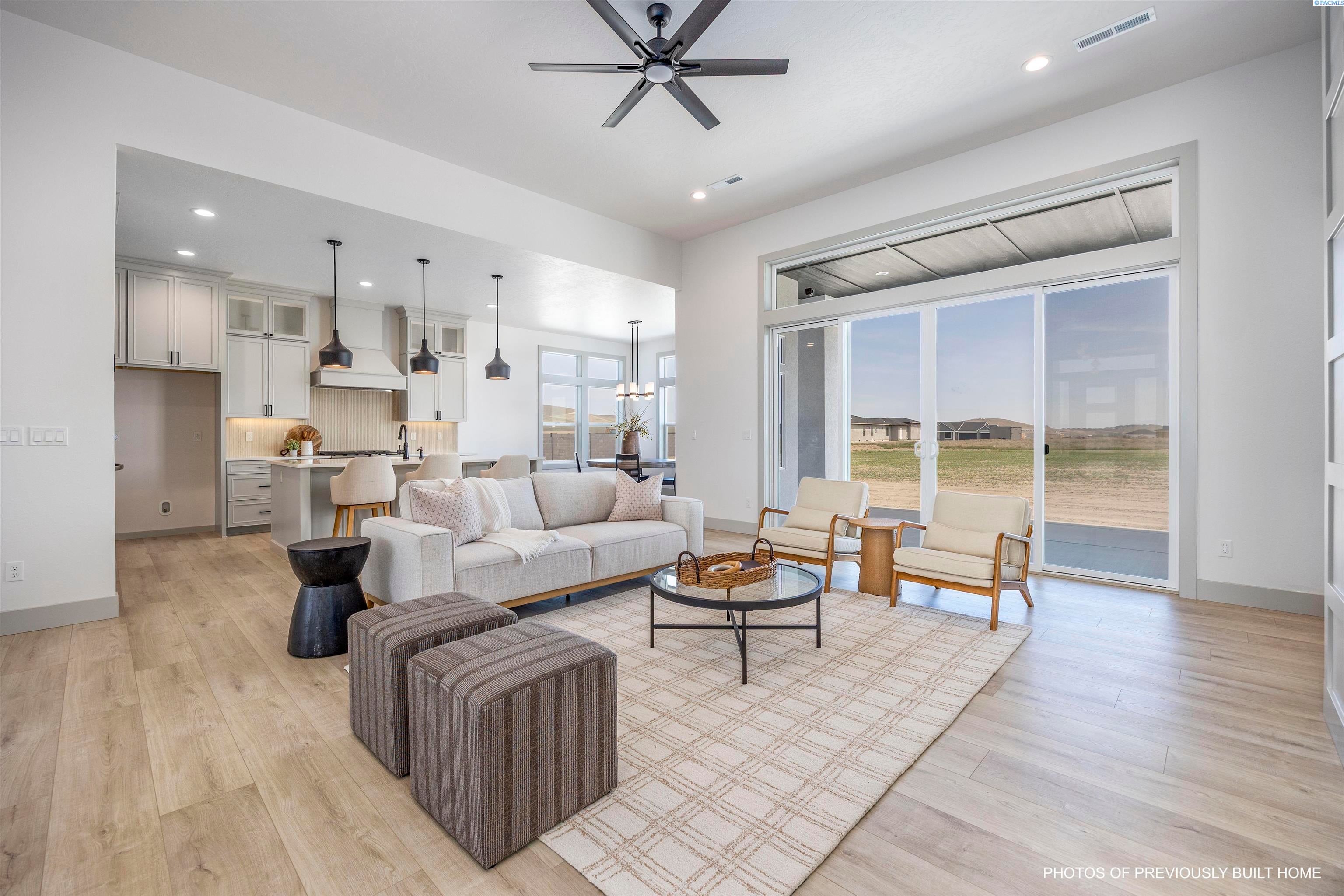 Pasco, Washington, 99301, United States, 4 Bedrooms Bedrooms, ,2 BathroomsBathrooms,Residential,For Sale,1981786