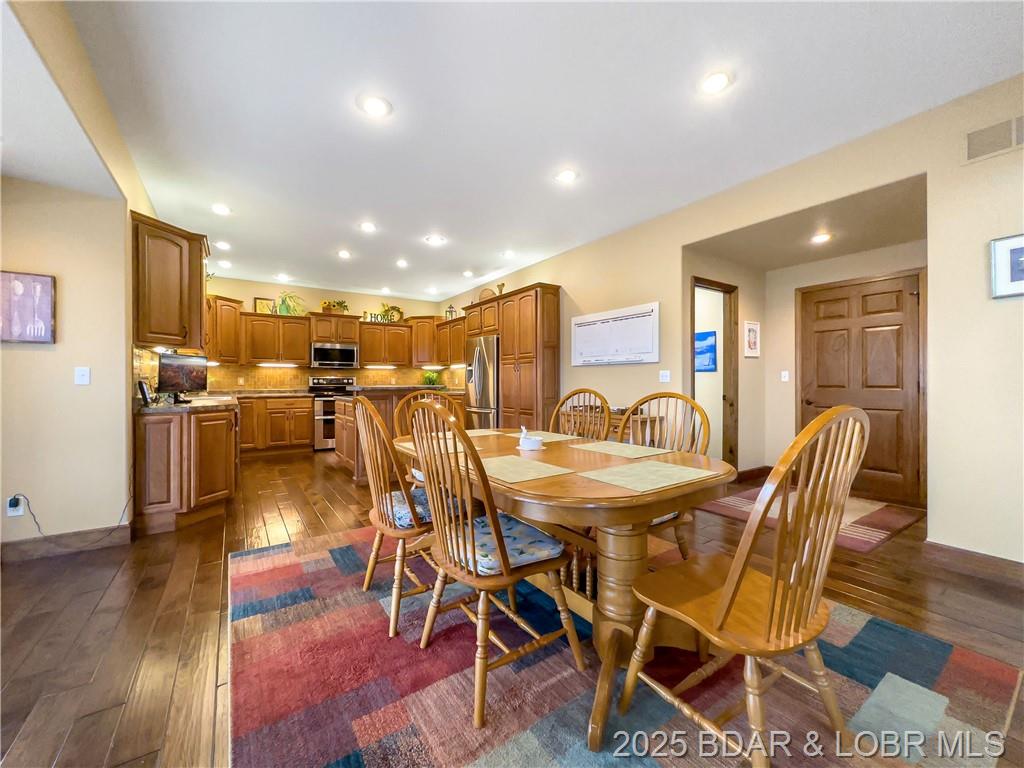 Camdenton, Missouri, 65020, United States, 4 Bedrooms Bedrooms, ,4 BathroomsBathrooms,Residential,For Sale,1805220