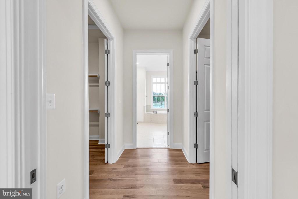 Oak Hill, Virginia, 20171, United States, 1 Bedroom Bedrooms, ,2 BathroomsBathrooms,Residential,For Sale,1984507