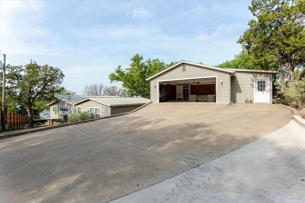 Possum Kingdom Lake, Texas, 76450, United States, 4 Bedrooms Bedrooms, ,3 BathroomsBathrooms,Residential,For Sale,2033538