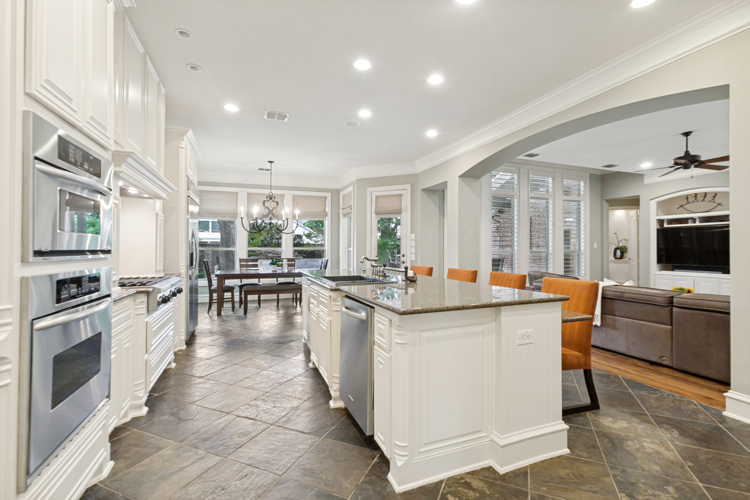  Preston Hollow 5-Bedroom Home with Pool, 2 Offices, and First-Floor Primary - 物件實景