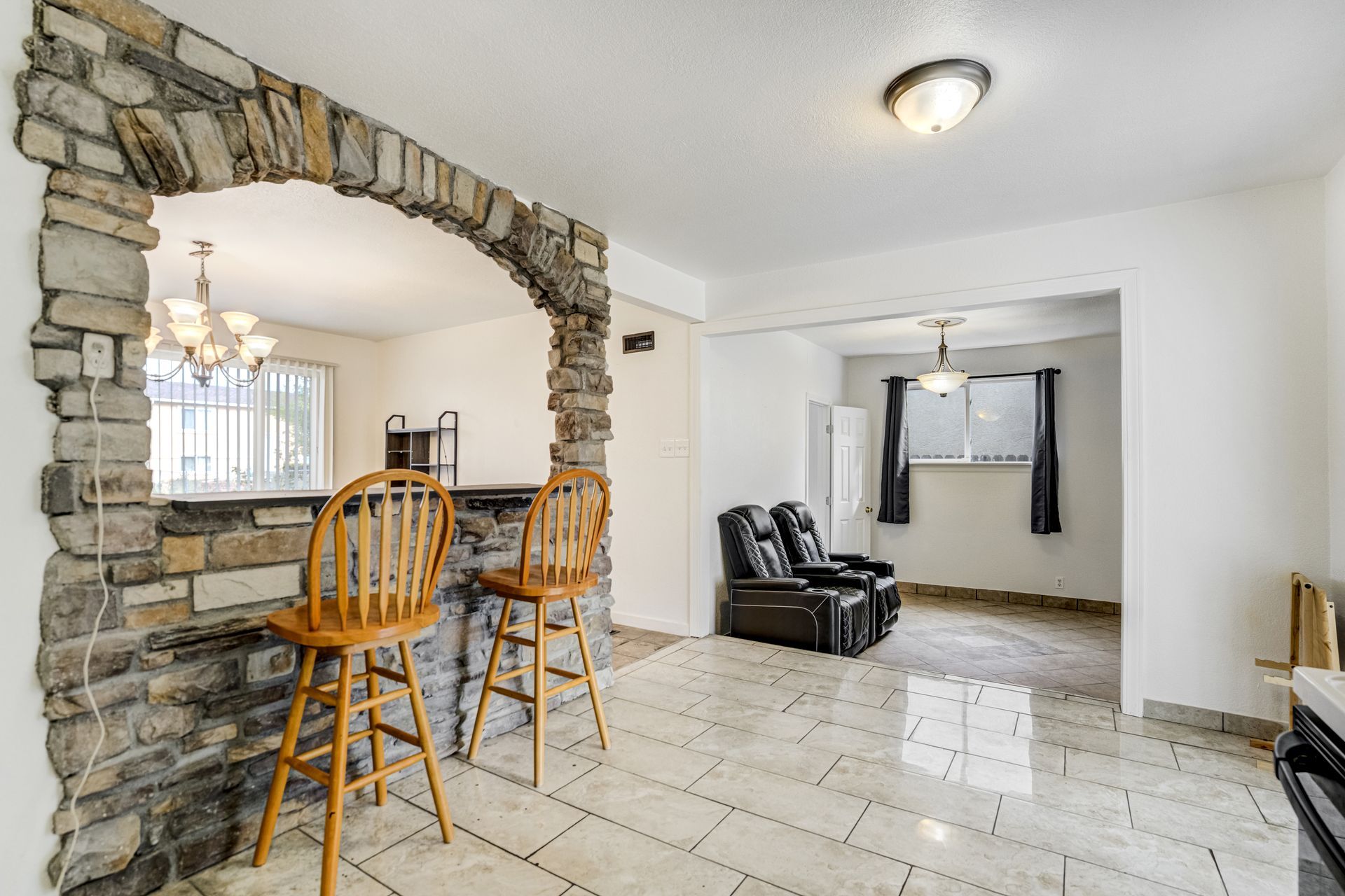  Updated Four Bedroom Home with Assumable Loan - 物件實景