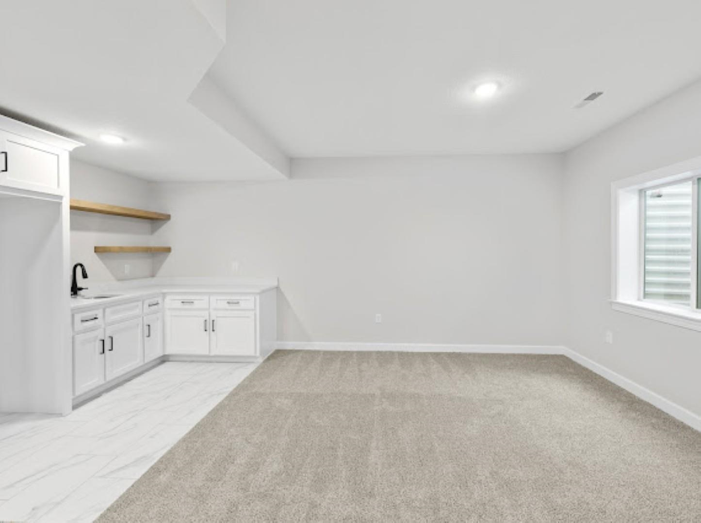 Salina, Kansas, 67401, United States, 5 Bedrooms Bedrooms, ,3 BathroomsBathrooms,Residential,For Sale,1737459