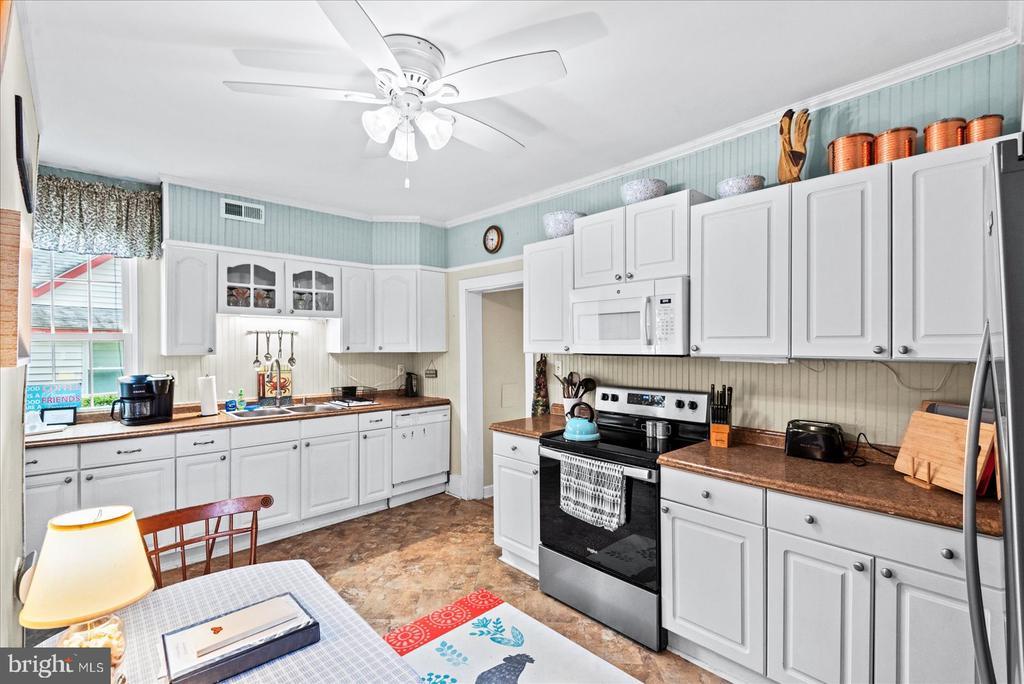 Colonial Beach, Virginia, 22443, United States, 4 Bedrooms Bedrooms, ,2 BathroomsBathrooms,Residential,For Sale,1926238