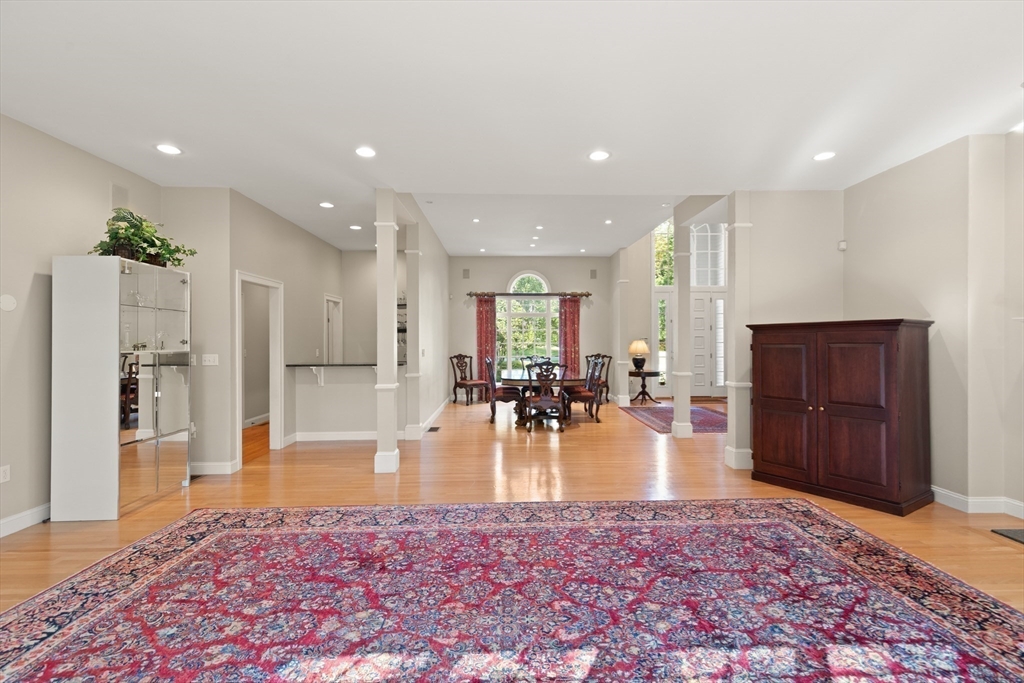 Topsfield, Massachusetts, 01983, United States, 4 Bedrooms Bedrooms, ,4 BathroomsBathrooms,Residential,For Sale,1901084