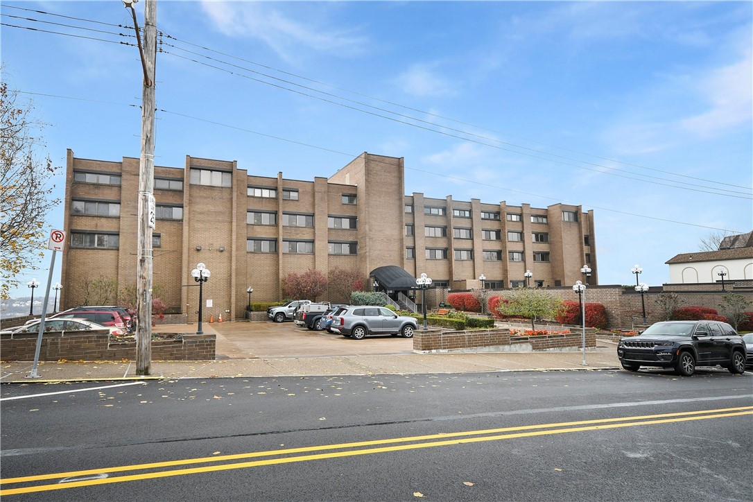 1000 Grandview Avenue Unit 401, Mt Washington, Pennsylvania, 15211, United States, 2 Bedrooms Bedrooms, ,2 BathroomsBathrooms,Residential,For Sale,1000 Grandview Avenue Unit 401,1662868
