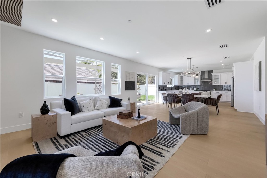 Sylmar, California, 91342, United States, 5 Bedrooms Bedrooms, ,3 BathroomsBathrooms,Residential,For Sale,1928478