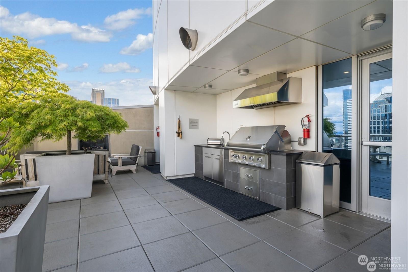 Seattle, Washington, 98101, United States, 2 Bedrooms Bedrooms, ,2 BathroomsBathrooms,Residential,For Sale,1699073