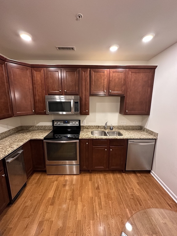 Braintree, Massachusetts, 02184, United States, 2 Bedrooms Bedrooms, ,2 BathroomsBathrooms,Residential,For Sale,1981592