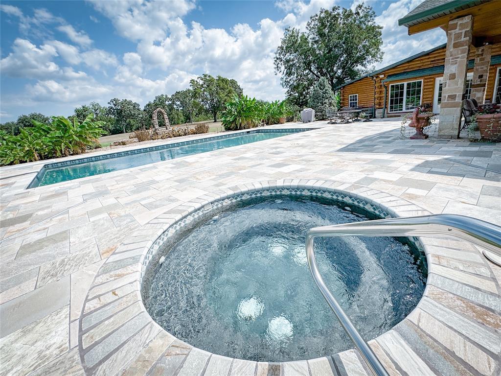 Fort Gibson, Oklahoma, 74434, United States, 2 Bedrooms Bedrooms, ,3 BathroomsBathrooms,Residential,For Sale,1982810