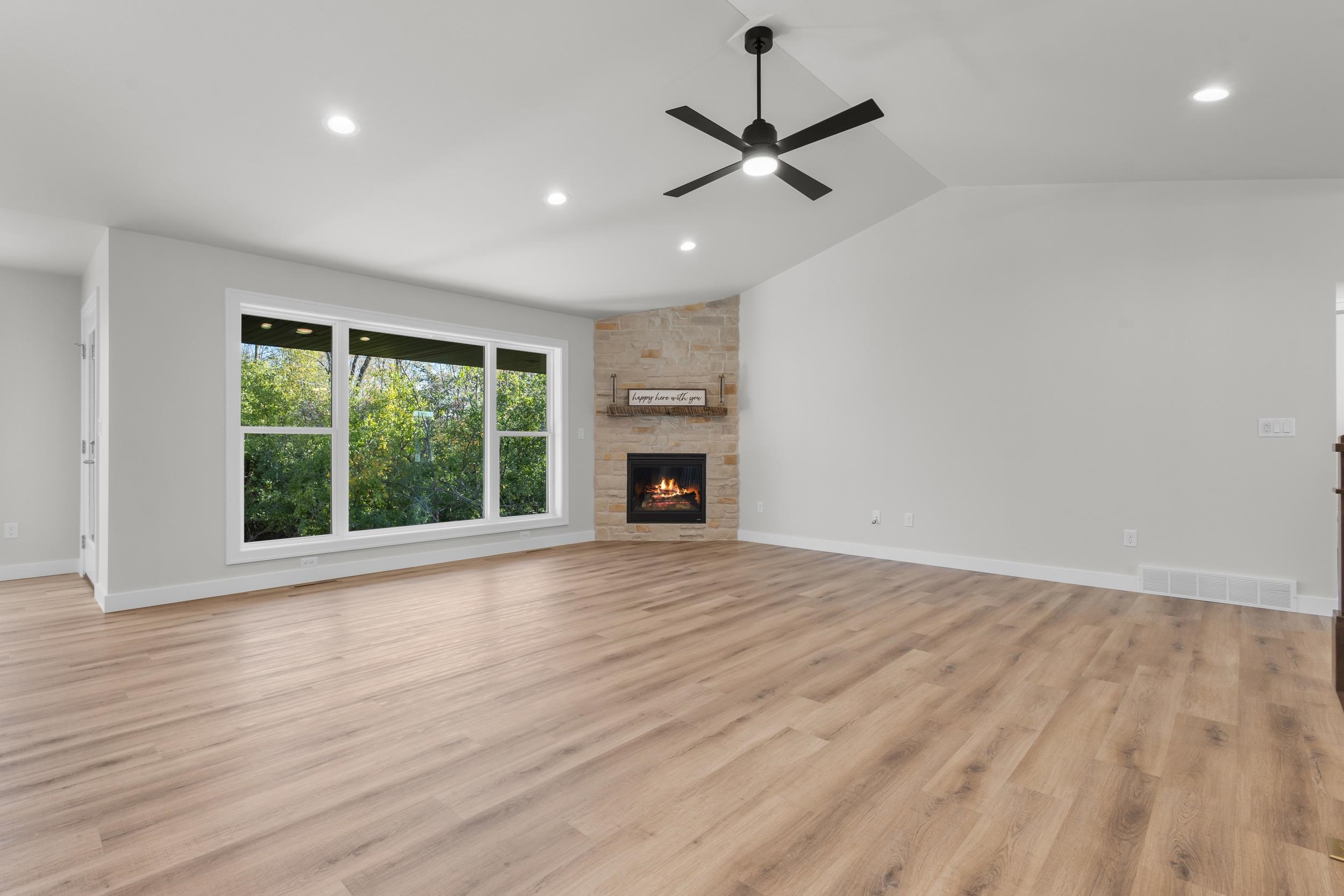 DE PERE, Wisconsin, 54115, United States, 3 Bedrooms Bedrooms, ,3 BathroomsBathrooms,Residential,For Sale,1967985