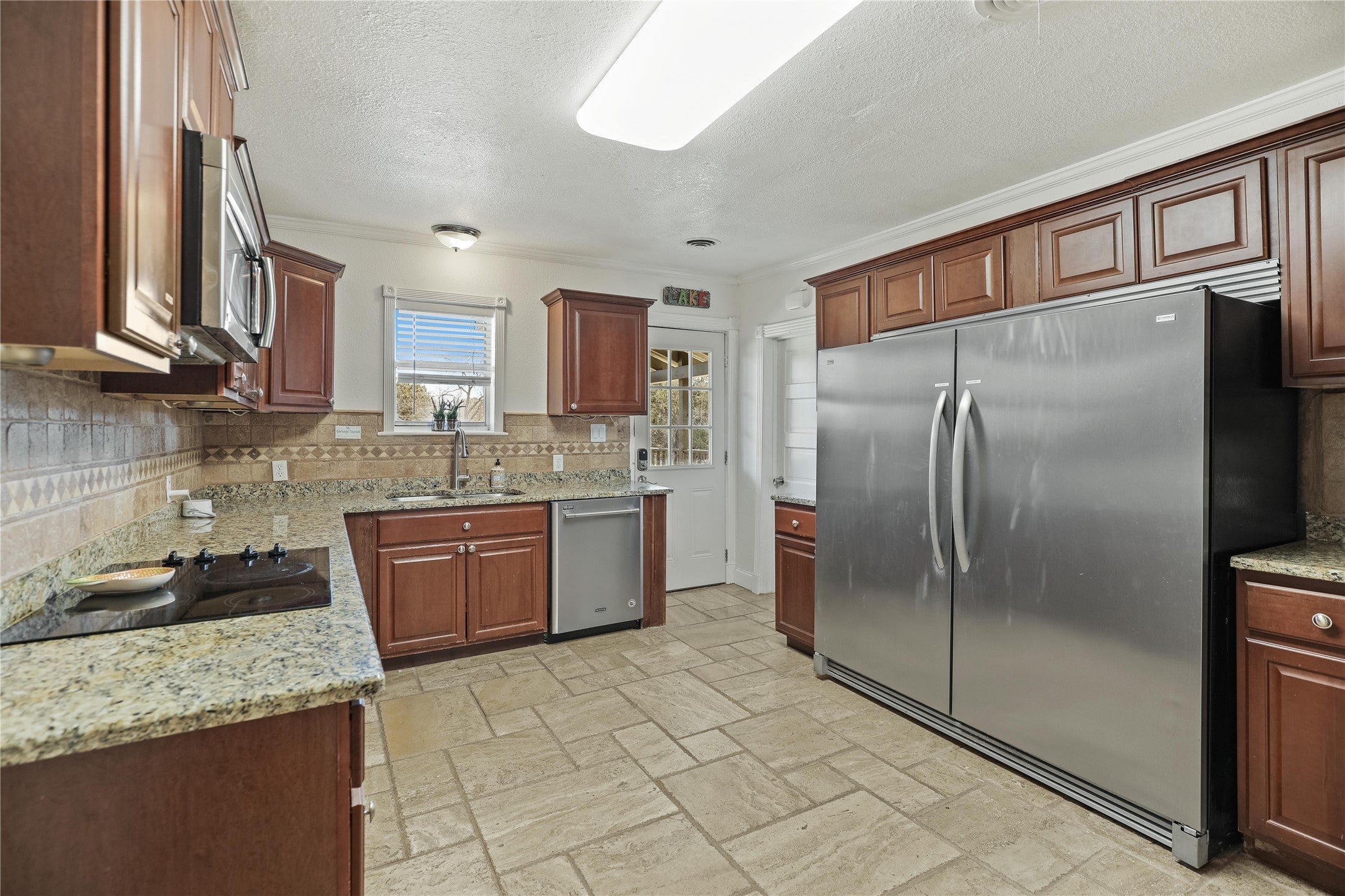 Possum Kingdom Lake, Texas, 76450, United States, 5 Bedrooms Bedrooms, ,3 BathroomsBathrooms,Residential,For Sale,2049060