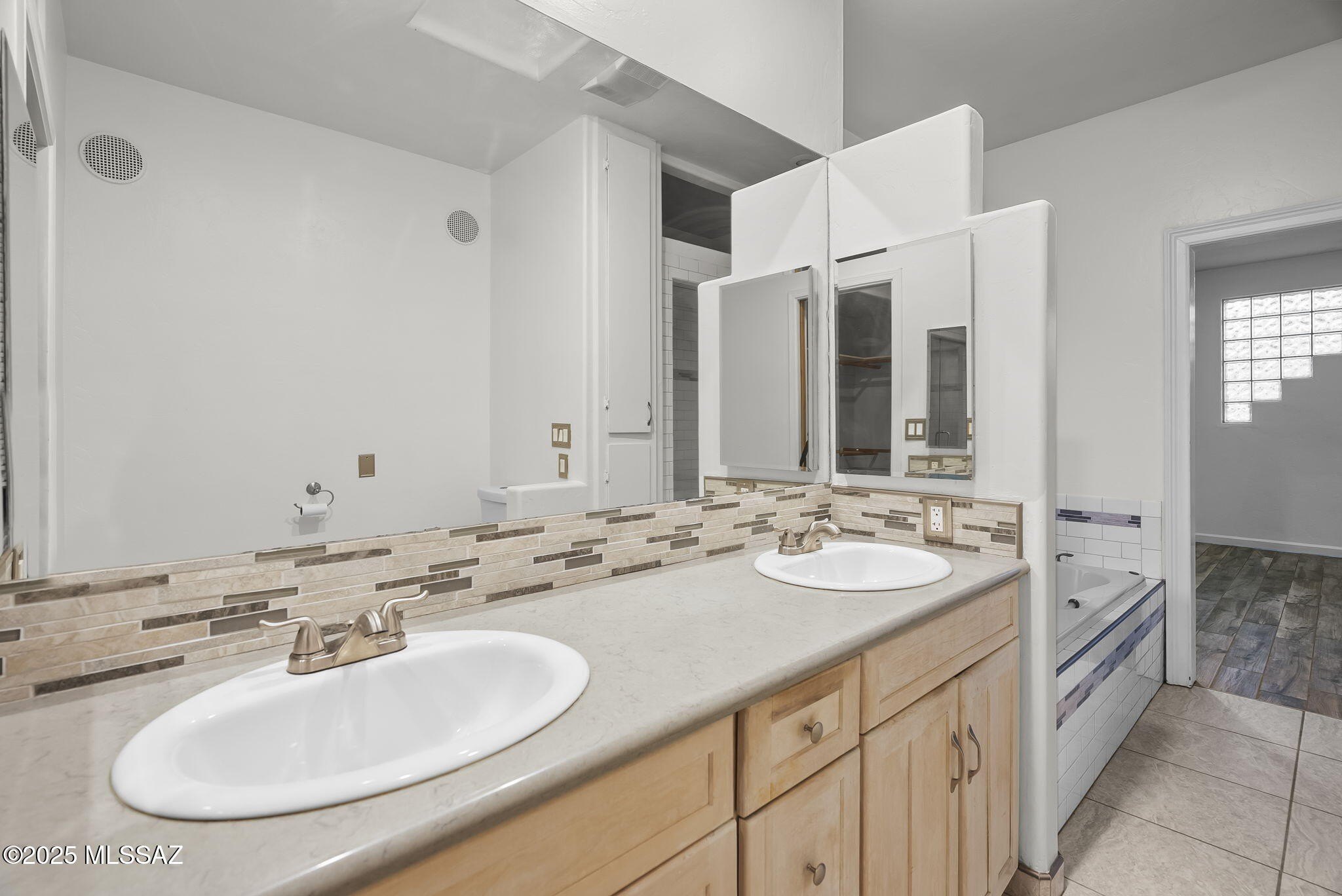 Patagonia, Arizona, 85624, United States, 3 Bedrooms Bedrooms, ,3 BathroomsBathrooms,Residential,For Sale,1943412