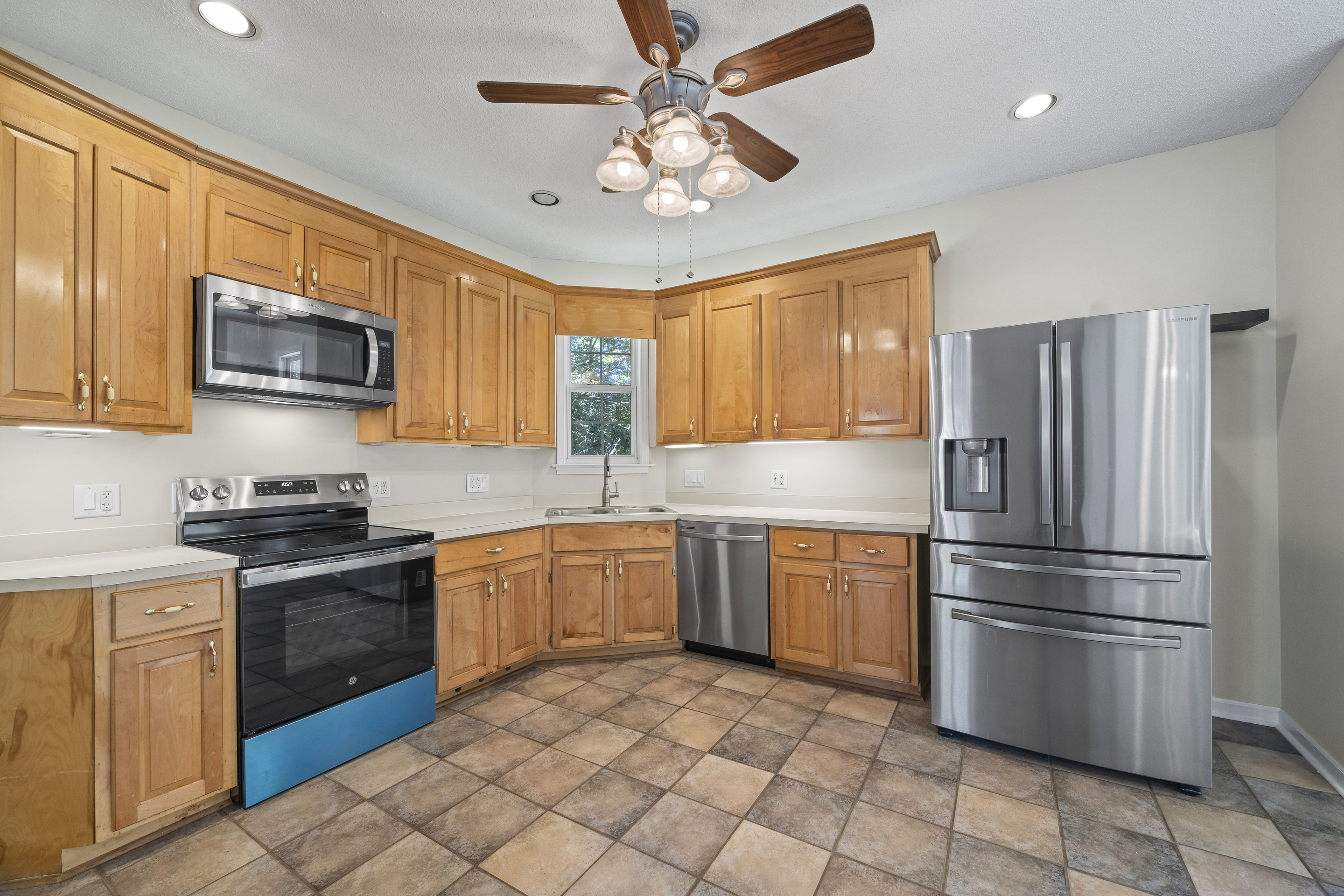 Hartwell, Georgia, 30643, United States, 4 Bedrooms Bedrooms, ,4 BathroomsBathrooms,Residential,For Sale,1906193