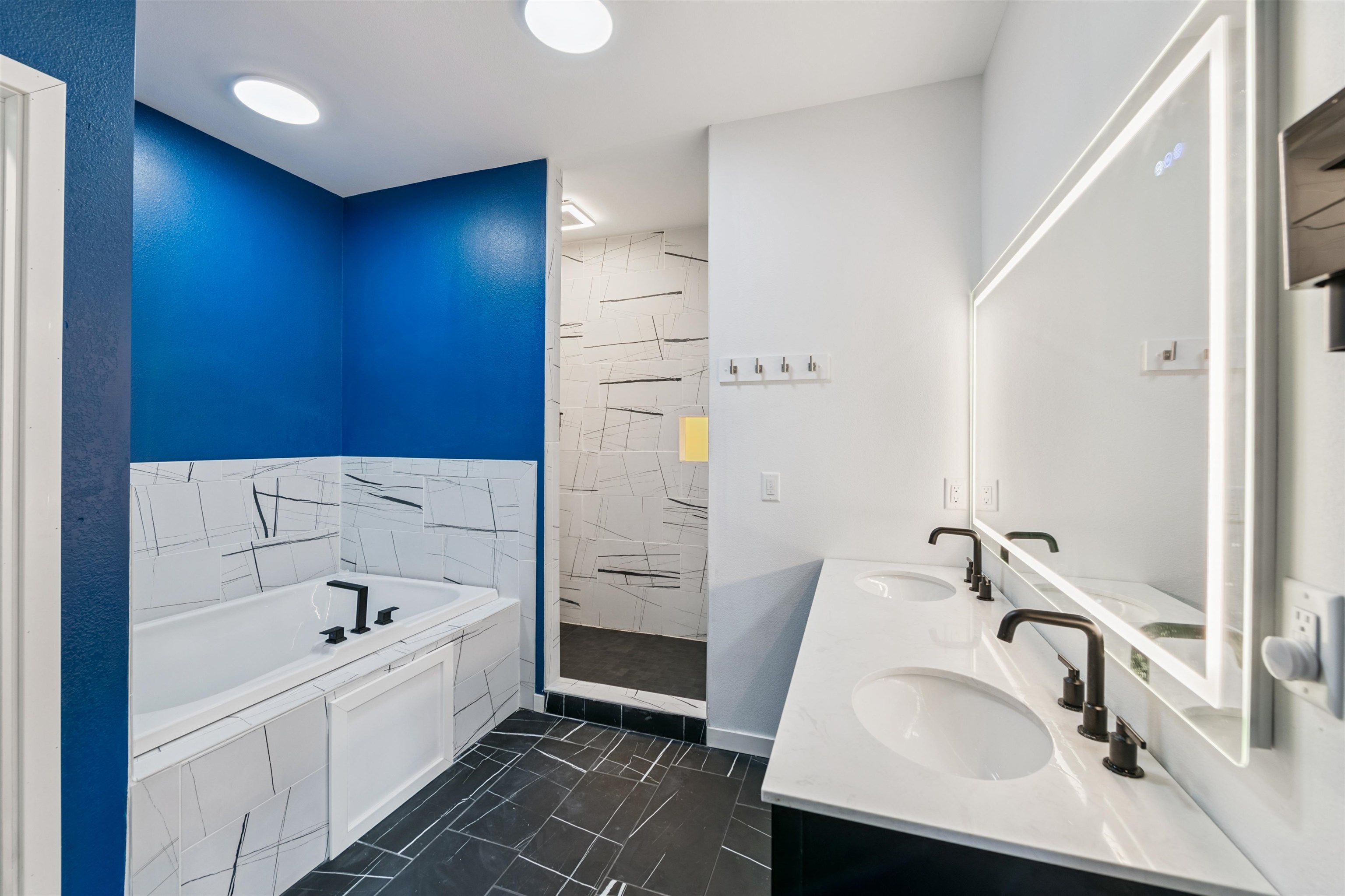 Duluth, Minnesota, 55804, United States, 5 Bedrooms Bedrooms, ,2 BathroomsBathrooms,Residential,For Sale,1950854