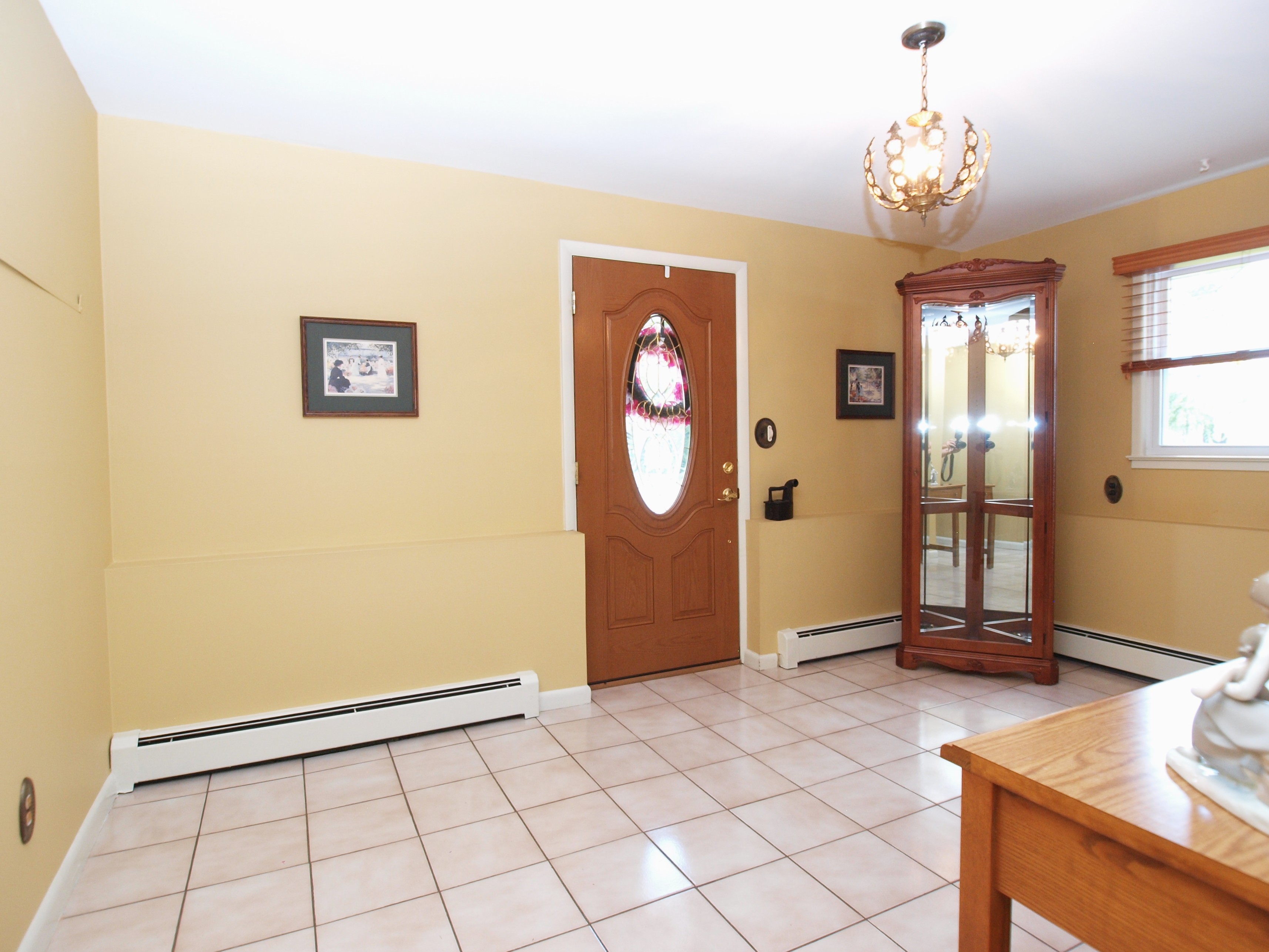 Pompton Plains, New Jersey, 07444, United States, 3 Bedrooms Bedrooms, ,2 BathroomsBathrooms,Residential,For Sale,1937203