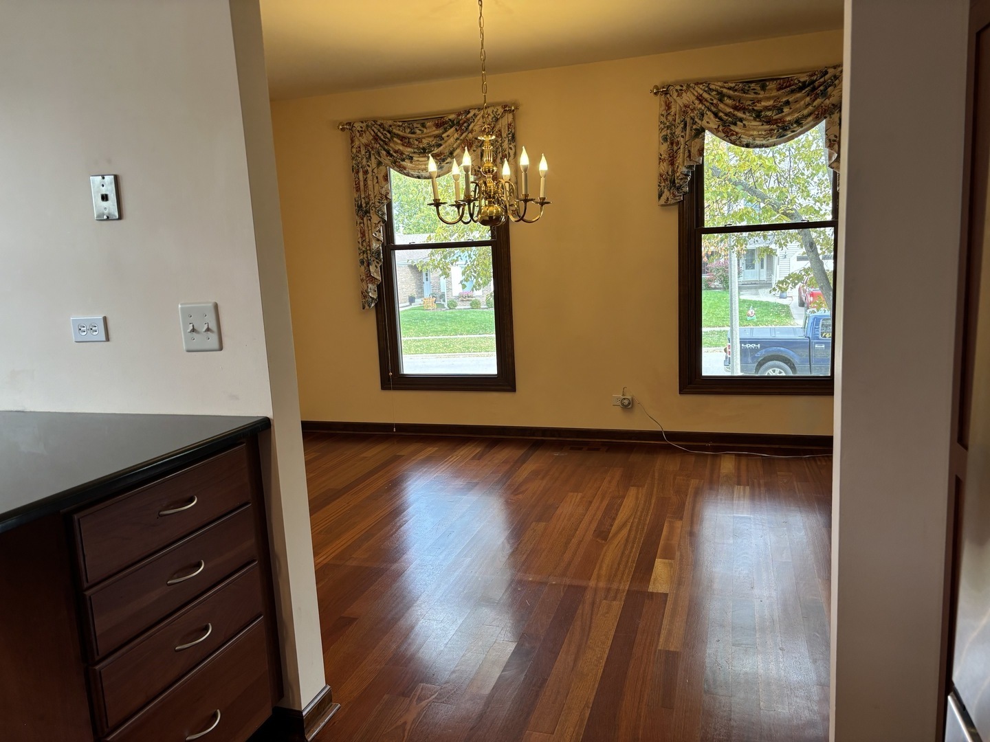 Hoffman Estates, Illinois, 60010, United States, 5 Bedrooms Bedrooms, ,3 BathroomsBathrooms,Residential,For Sale,1989423