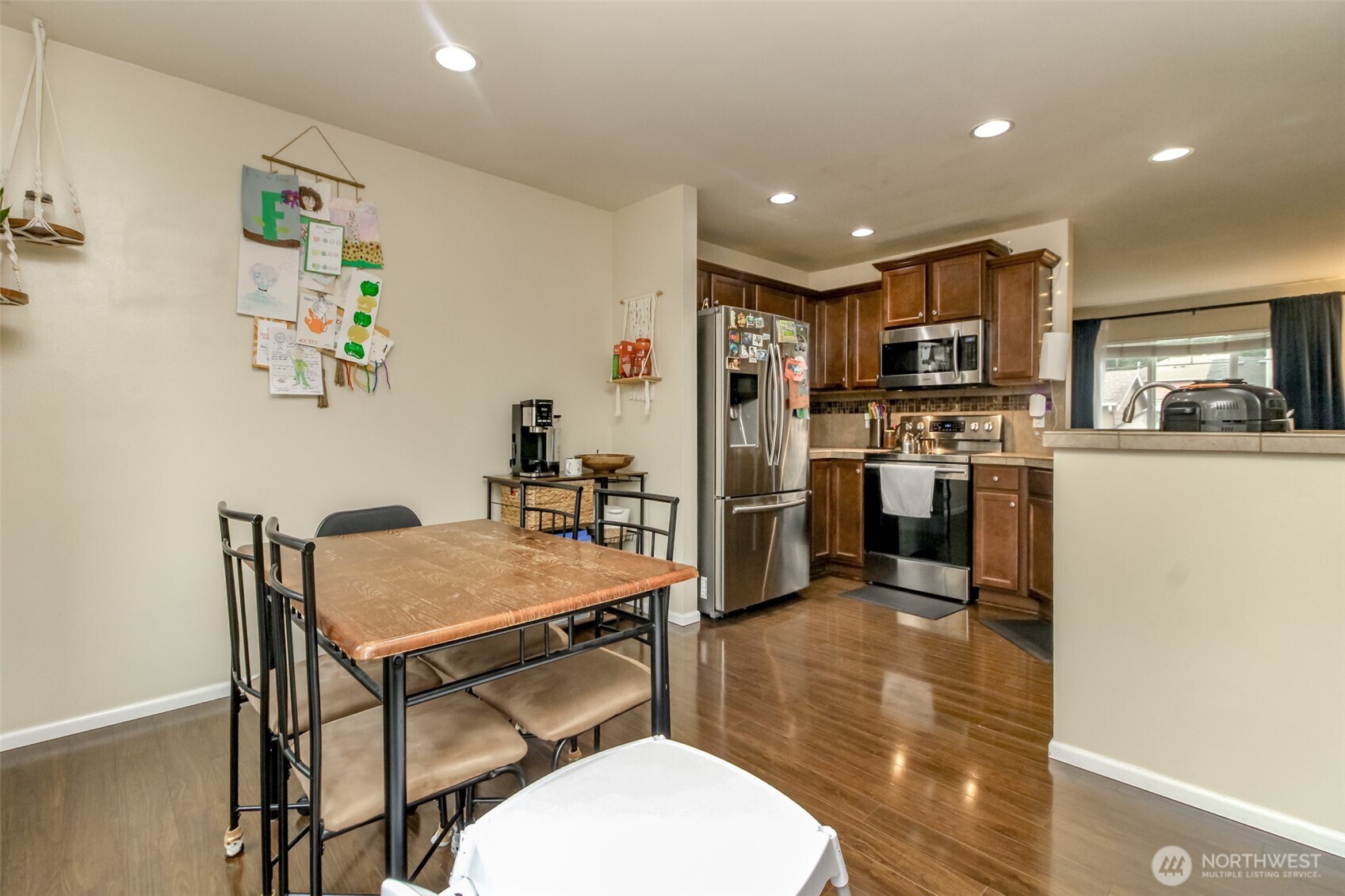 Puyallup, Washington, 98373, United States, 3 Bedrooms Bedrooms, ,3 BathroomsBathrooms,Residential,For Sale,1979459