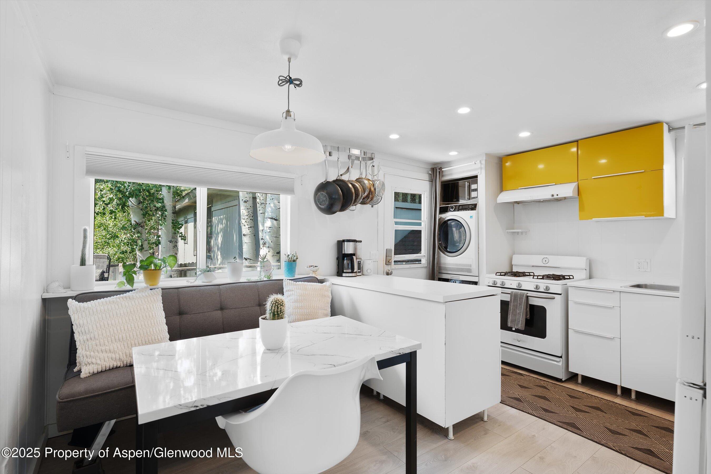 Aspen, Colorado, 81611, United States, 2 Bedrooms Bedrooms, ,1 BathroomBathrooms,Residential,For Sale,1927391