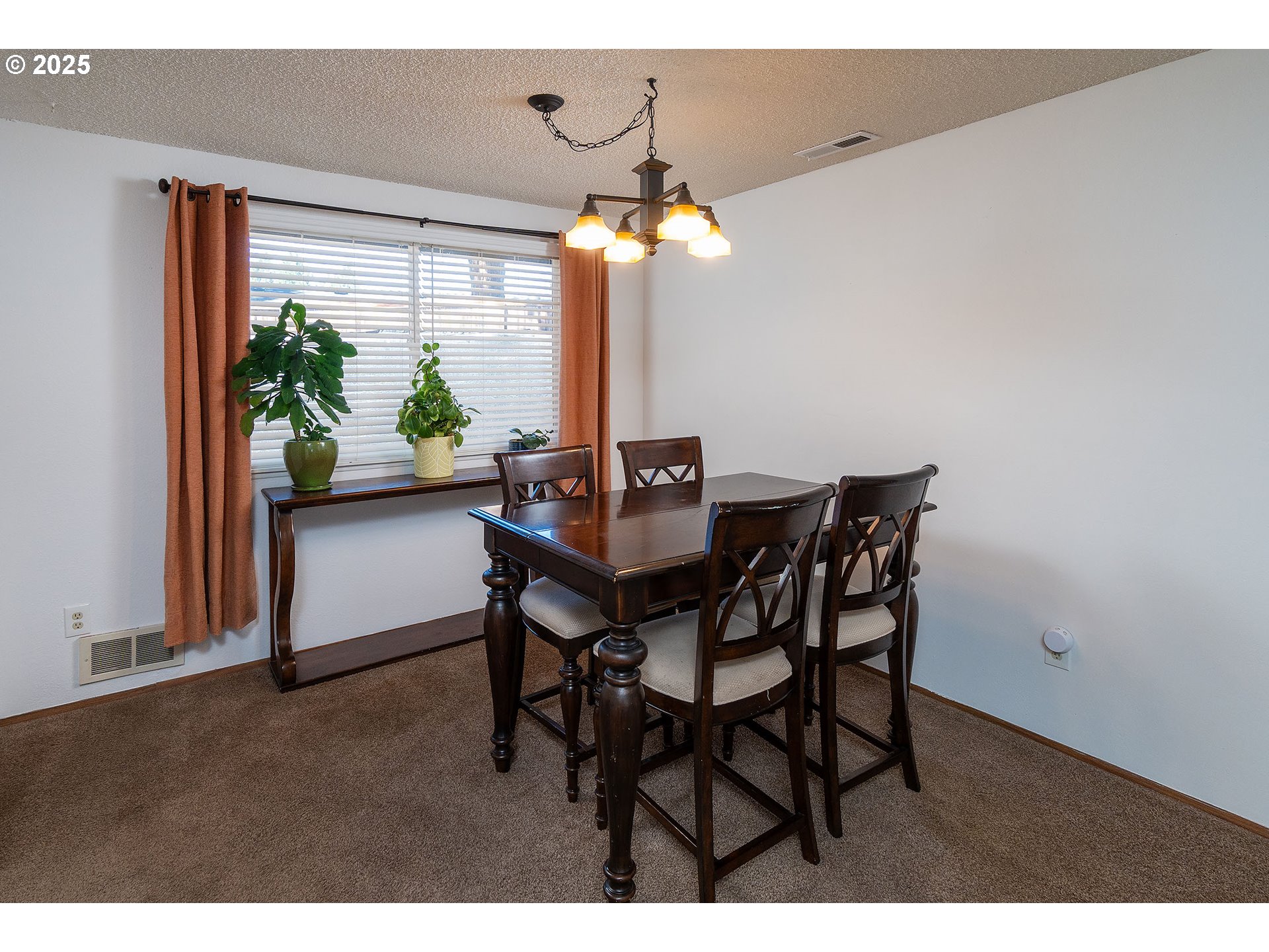 Bend, Oregon, 97701, United States, 3 Bedrooms Bedrooms, ,2 BathroomsBathrooms,Residential,For Sale,1960454