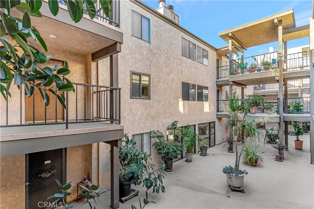 Long Beach, California, 90814, United States, 2 Bedrooms Bedrooms, ,1 BathroomBathrooms,Residential,For Sale,1989158