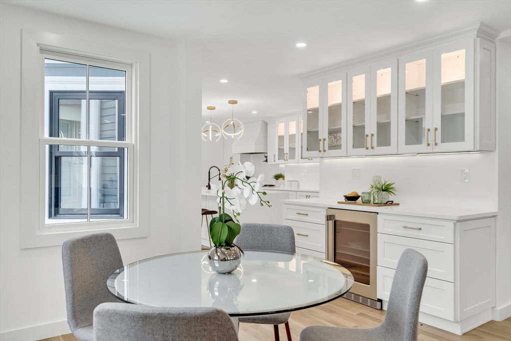 Cambridge, Massachusetts, 02139, United States, 4 Bedrooms Bedrooms, ,5 BathroomsBathrooms,Residential,For Sale,1891277