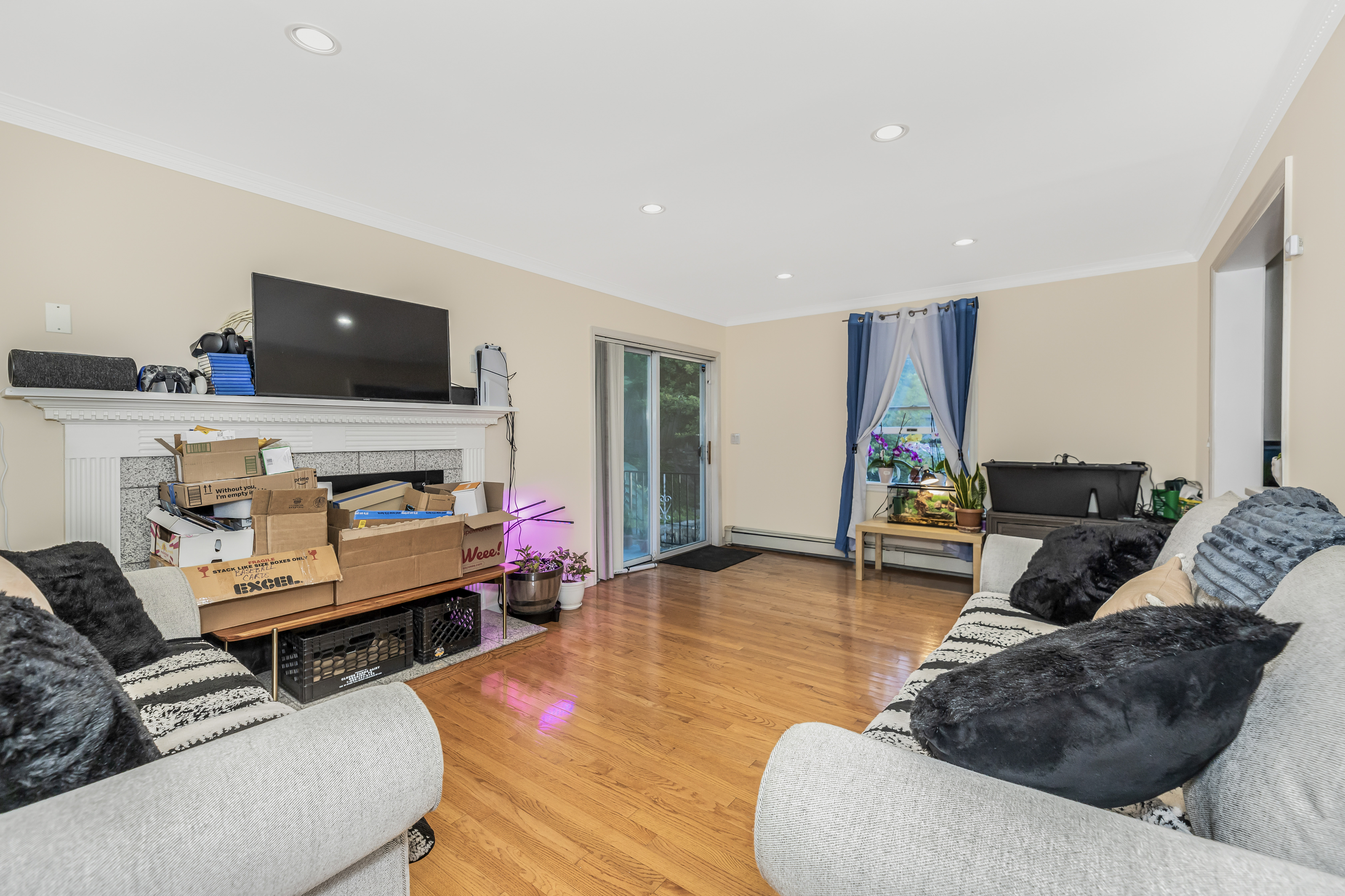 Yonkers, New York, 10703, United States, 4 Bedrooms Bedrooms, ,2 BathroomsBathrooms,Residential,For Sale,1825129