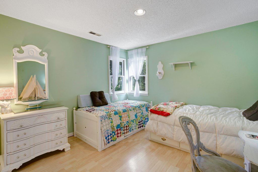 Hayesville, North Carolina, 28904, United States, 5 Bedrooms Bedrooms, ,4 BathroomsBathrooms,Residential,For Sale,1936874