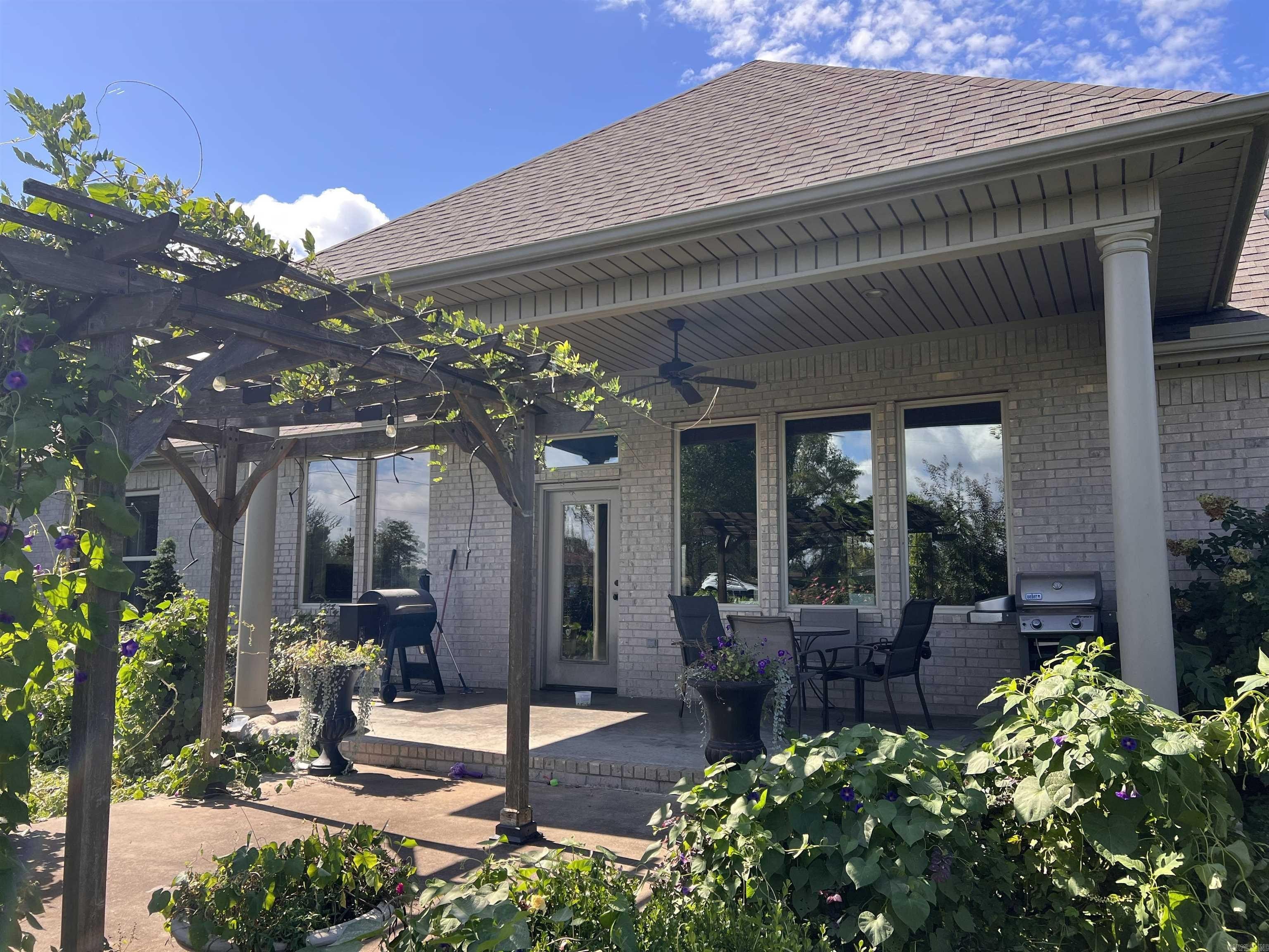 Hot Springs, Arkansas, 71913, United States, 3 Bedrooms Bedrooms, ,3 BathroomsBathrooms,Residential,For Sale,1976234