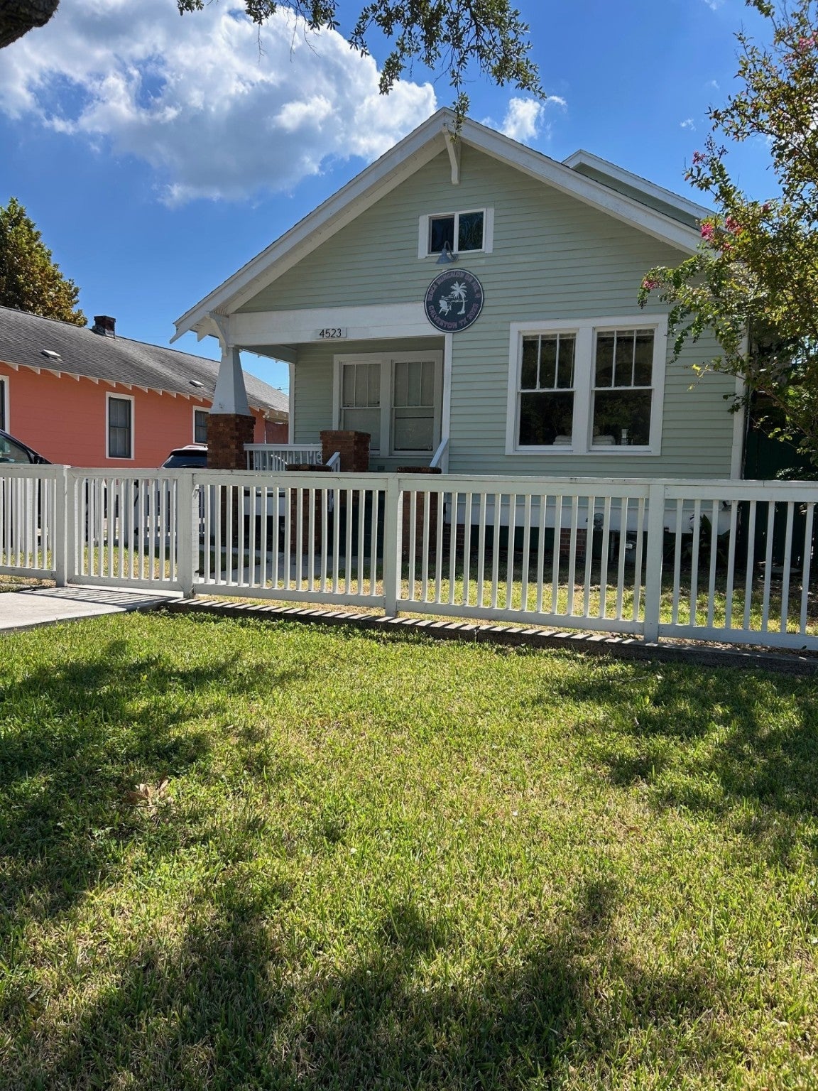 Avenue Q , Galveston, TX 77551