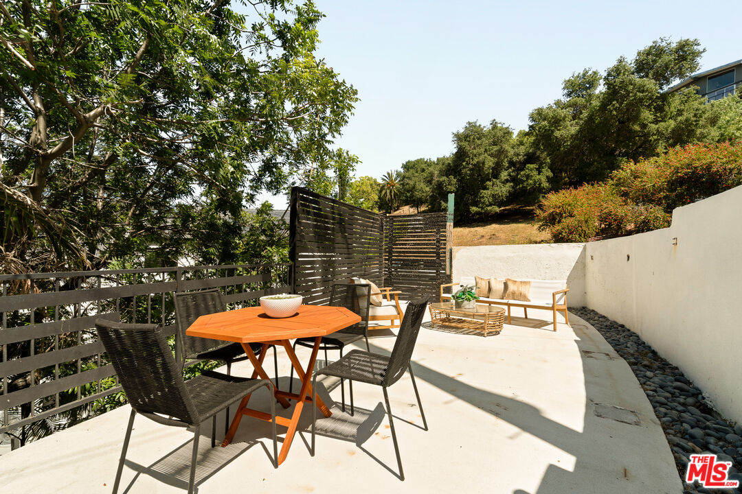 Studio City, California, 91604, United States, 5 Bedrooms Bedrooms, ,5 BathroomsBathrooms,Residential,For Sale,1827370