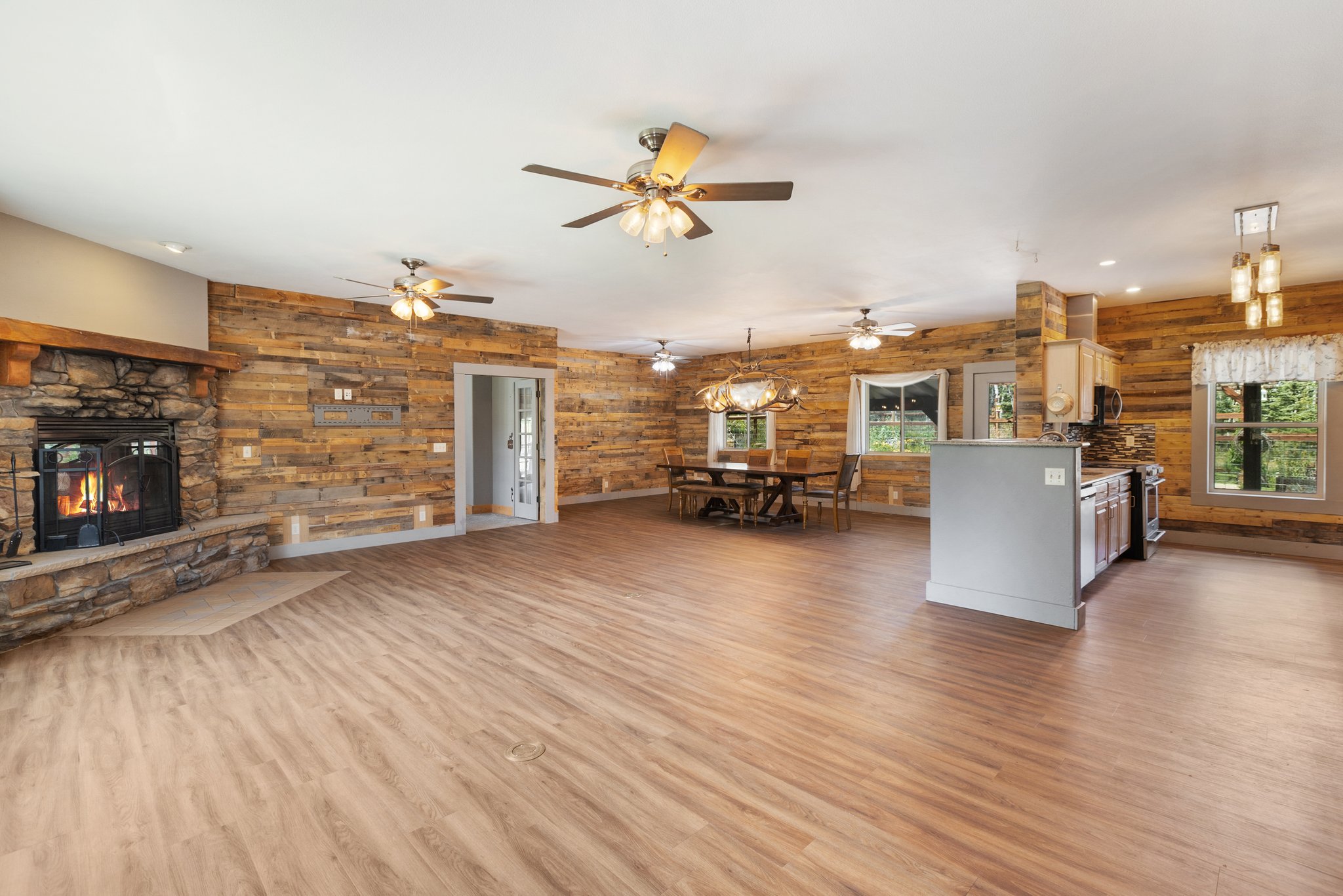 Divide, Colorado, 80814, United States, 3 Bedrooms Bedrooms, ,2 BathroomsBathrooms,Residential,For Sale,1918151