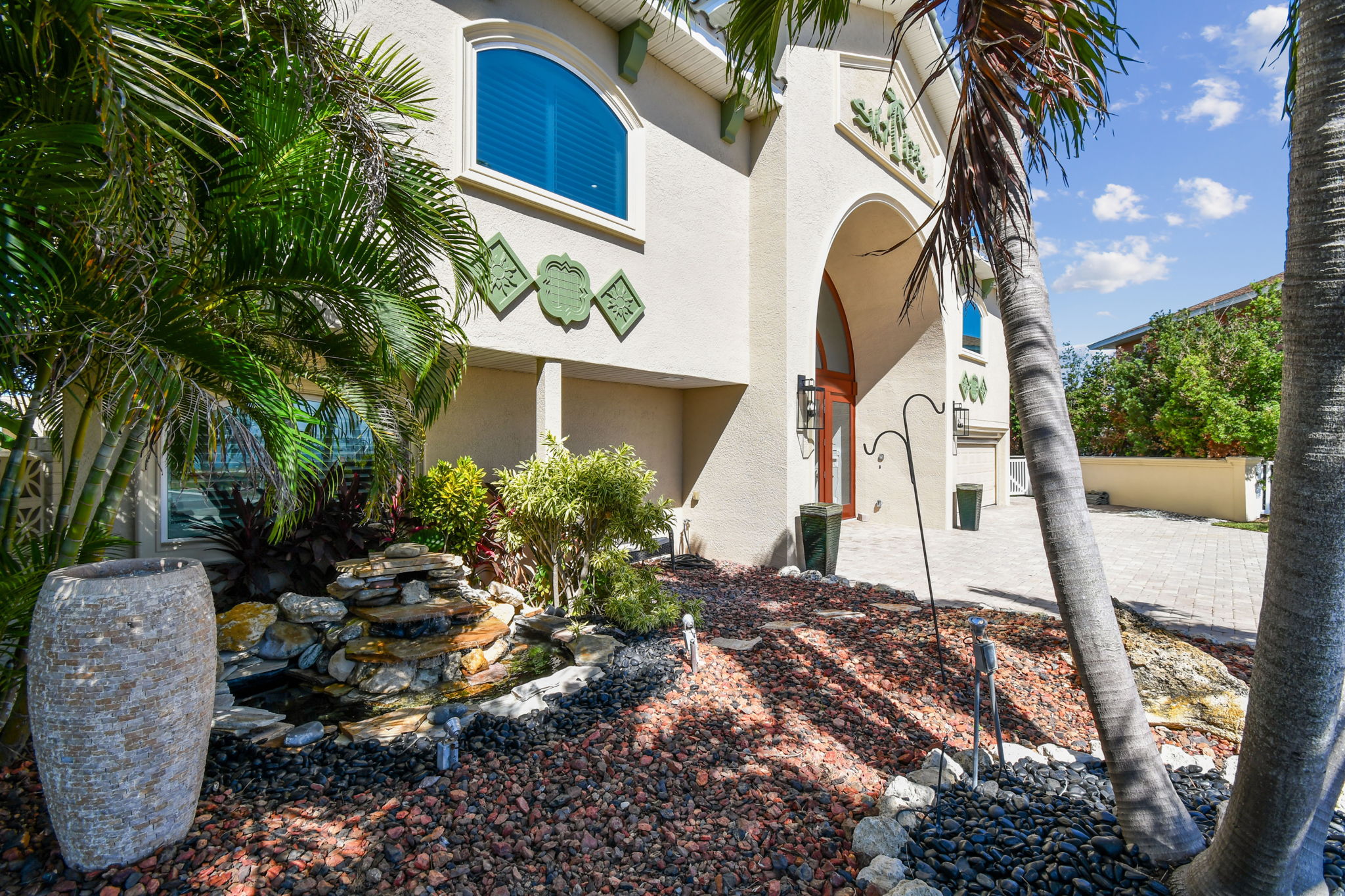 Madeira Beach, Florida, 33708, United States, 6 Bedrooms Bedrooms, ,6 BathroomsBathrooms,Residential,For Sale,1975666