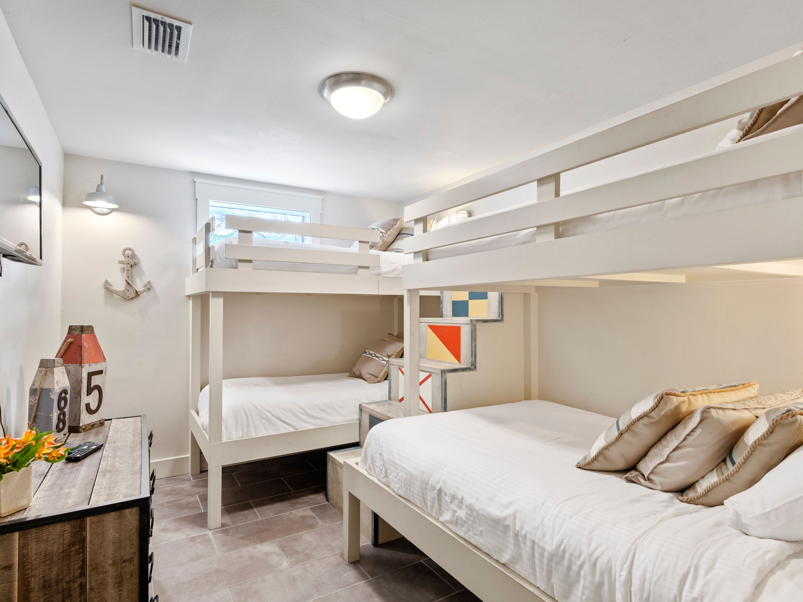  Lakefront Beach Retreat With Pool, Dock And Elevator - 物件實景