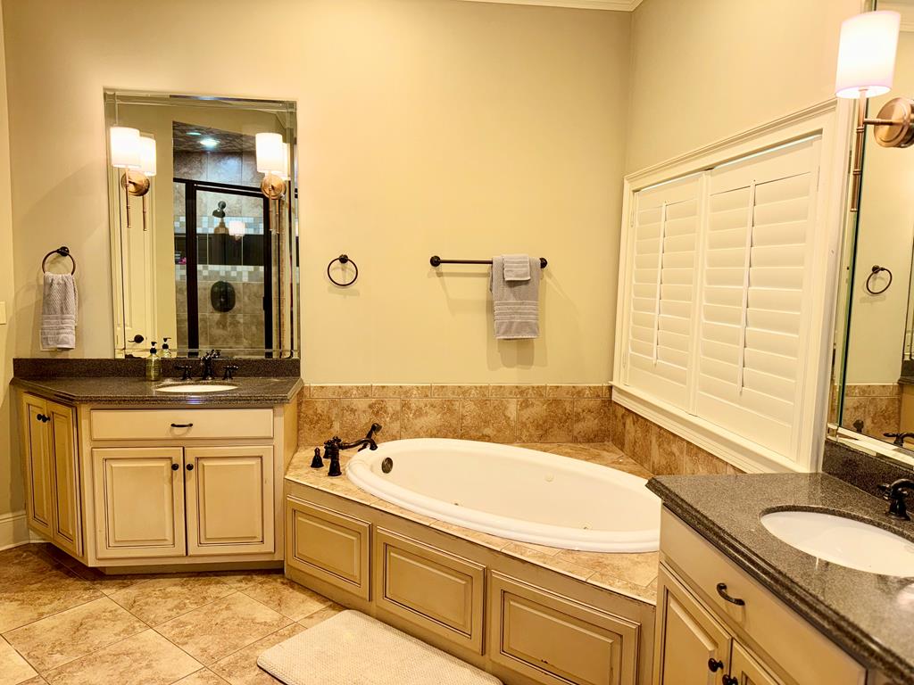 OXFORD, Mississippi, 38655, United States, 6 Bedrooms Bedrooms, ,4 BathroomsBathrooms,Residential,For Sale,1991856