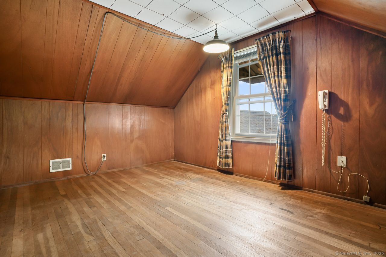 Stratford, Connecticut, 06615, United States, 3 Bedrooms Bedrooms, ,1 BathroomBathrooms,Residential,For Sale,1965569
