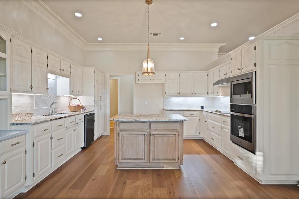 Mansfield, Texas, 76063, United States, 4 Bedrooms Bedrooms, ,3 BathroomsBathrooms,Residential,For Sale,1990790