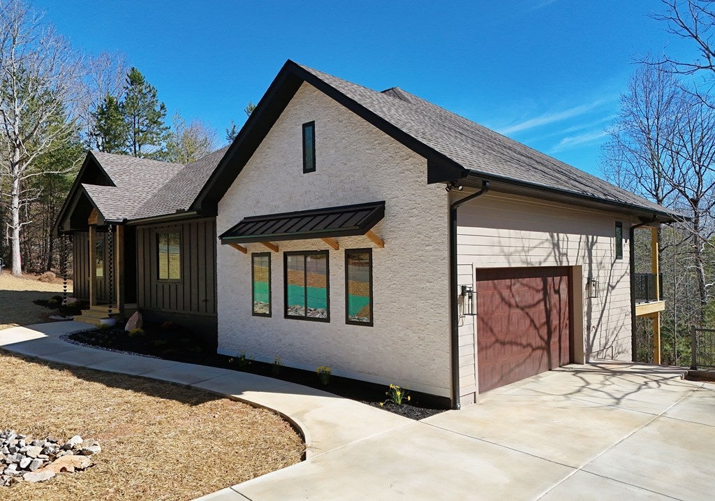 Young Harris, Georgia, 30582, United States, 3 Bedrooms Bedrooms, ,2 BathroomsBathrooms,Residential,For Sale,1859121