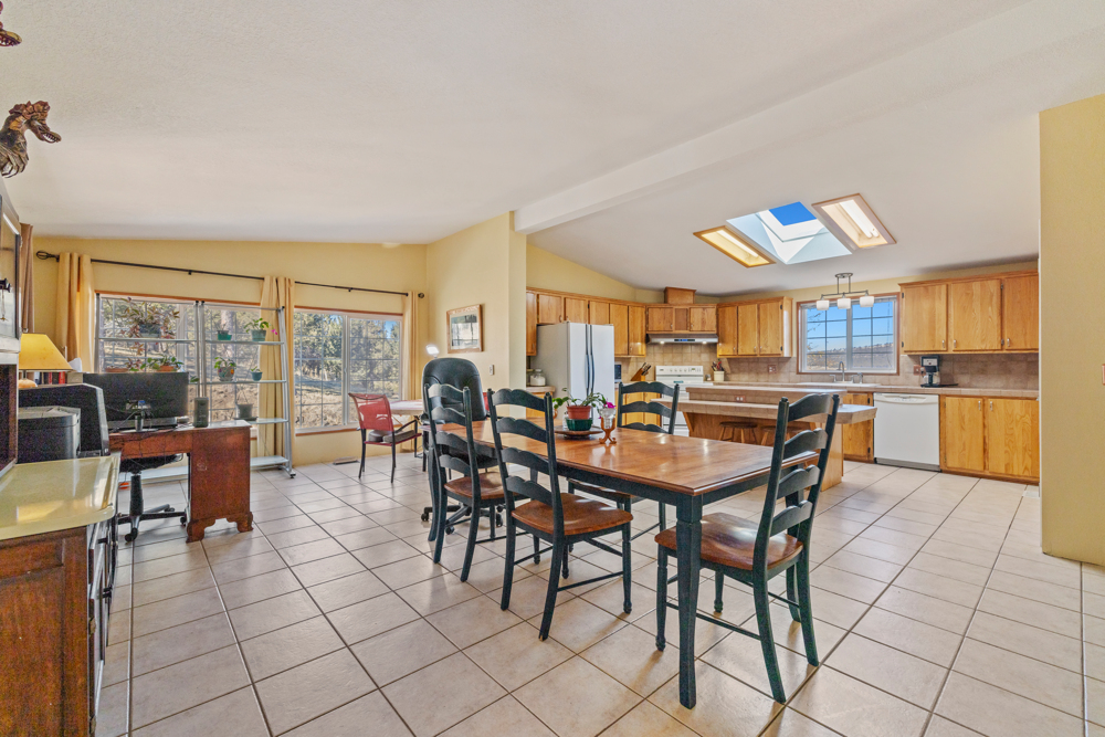 KLAMATH FALLS, Oregon, 97603, United States, 3 Bedrooms Bedrooms, ,2 BathroomsBathrooms,Residential,For Sale,1984310