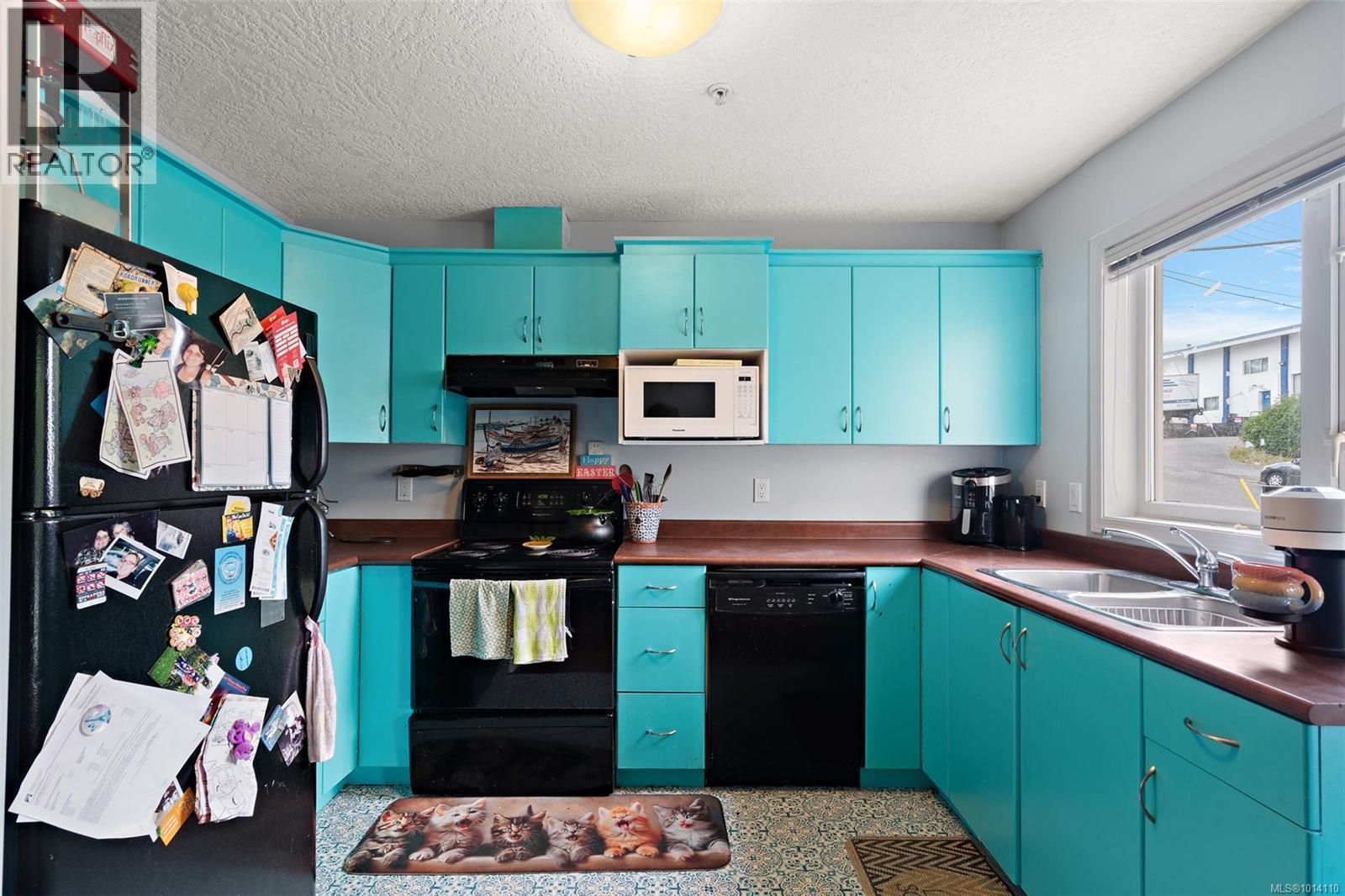 ESQUIMALT, British Columbia, V9A 4R8, CA, 2 Bedrooms Bedrooms, ,2 BathroomsBathrooms,Residential,For Sale,1948785