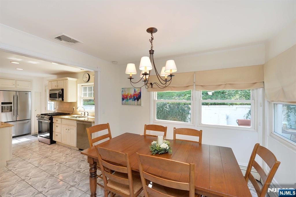 Oakland, New Jersey, 07436, United States, 3 Bedrooms Bedrooms, ,3 BathroomsBathrooms,Residential,For Sale,1934368