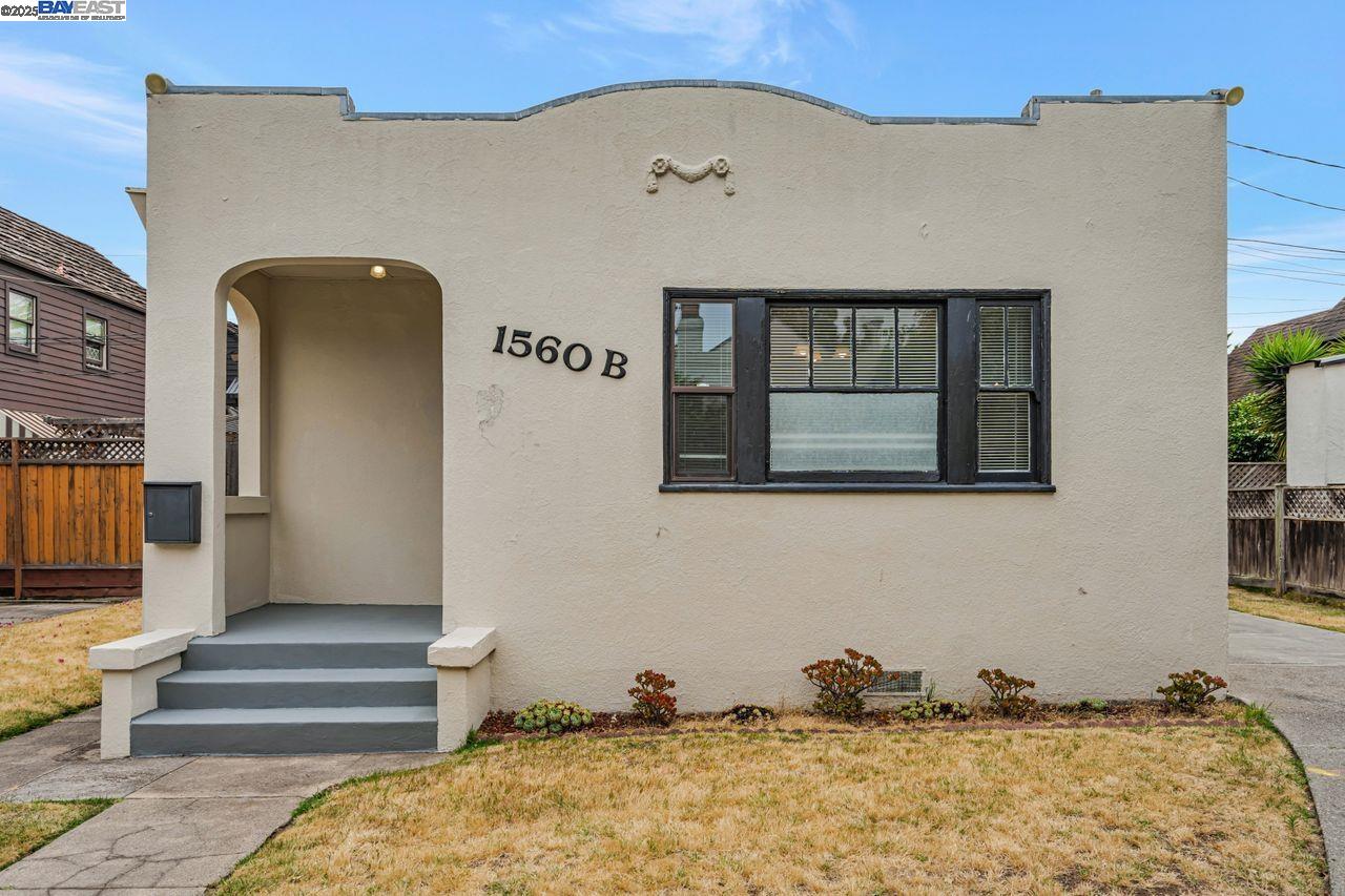 Alameda, California, 94501, United States, 1 Bedroom Bedrooms, ,1 BathroomBathrooms,Residential,For Sale,1917026