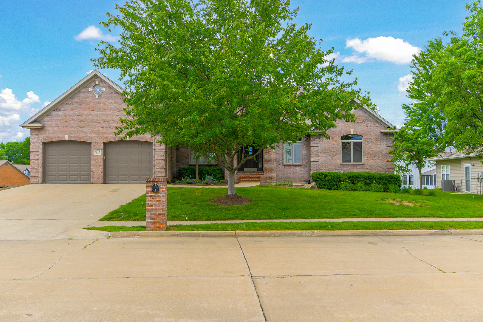 COLUMBIA, Missouri, 65203, United States, 5 Bedrooms Bedrooms, ,4 BathroomsBathrooms,Residential,For Sale,1934961